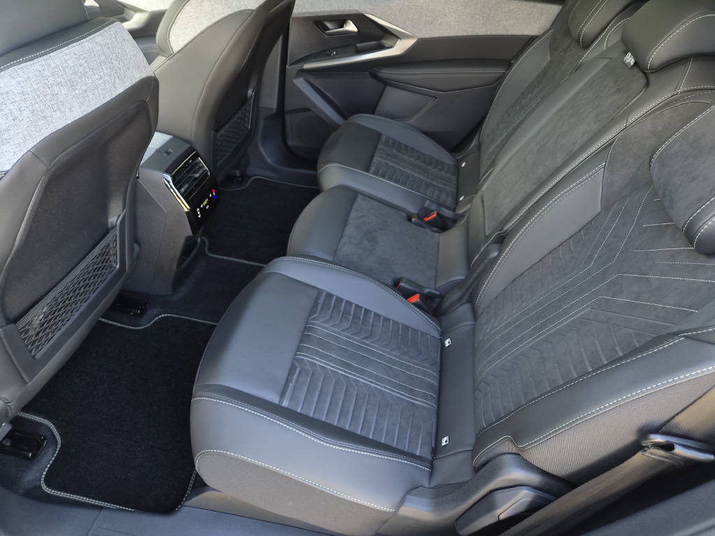 PEUGEOT 5008 1.6 PHEV 225cv GT Exclusive (crochet)-image-9