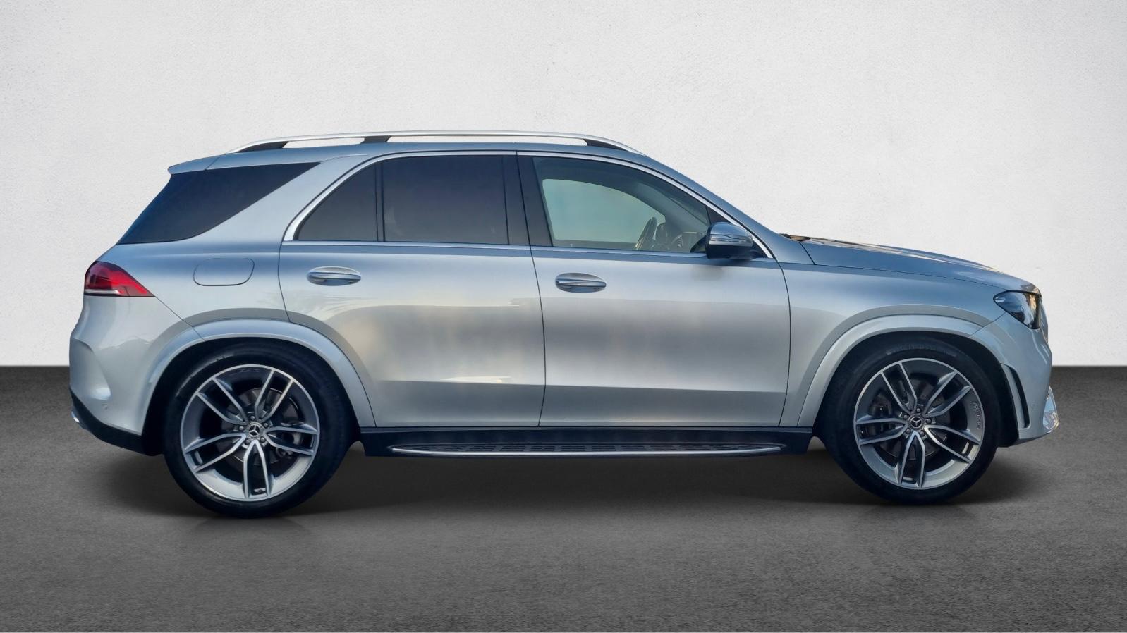 MERCEDES-BENZ GLE 300 d 4Matic AMG Line 9G-Tronic-image-5
