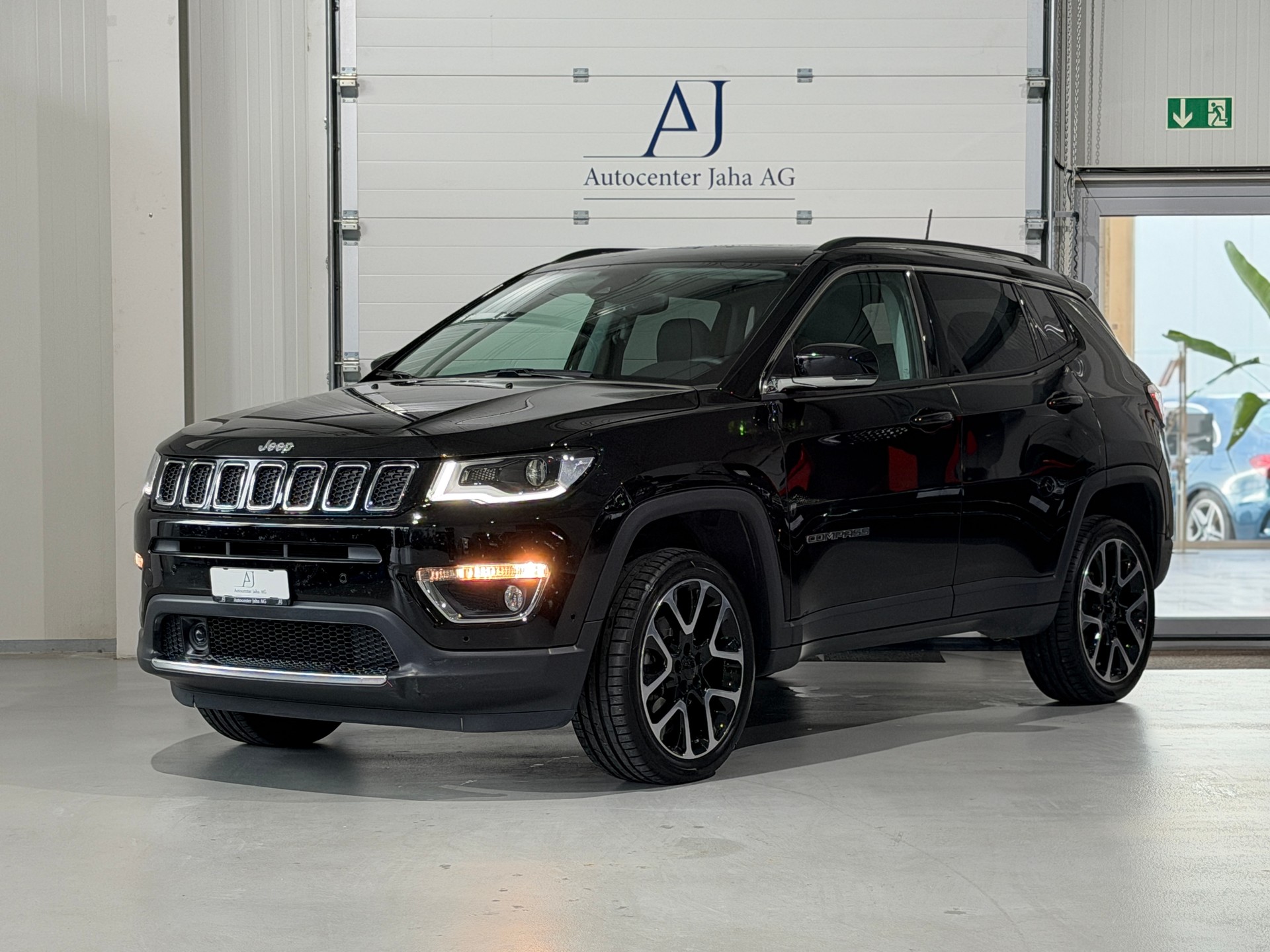 JEEP Compass 1.4 Turbo Limited AWD 9ATX (CH)-showroom-element-2