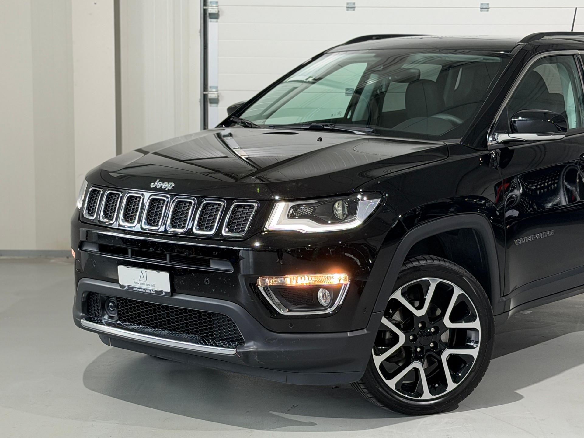 JEEP Compass 1.4 Turbo Limited AWD 9ATX (CH)-showroom-element-1
