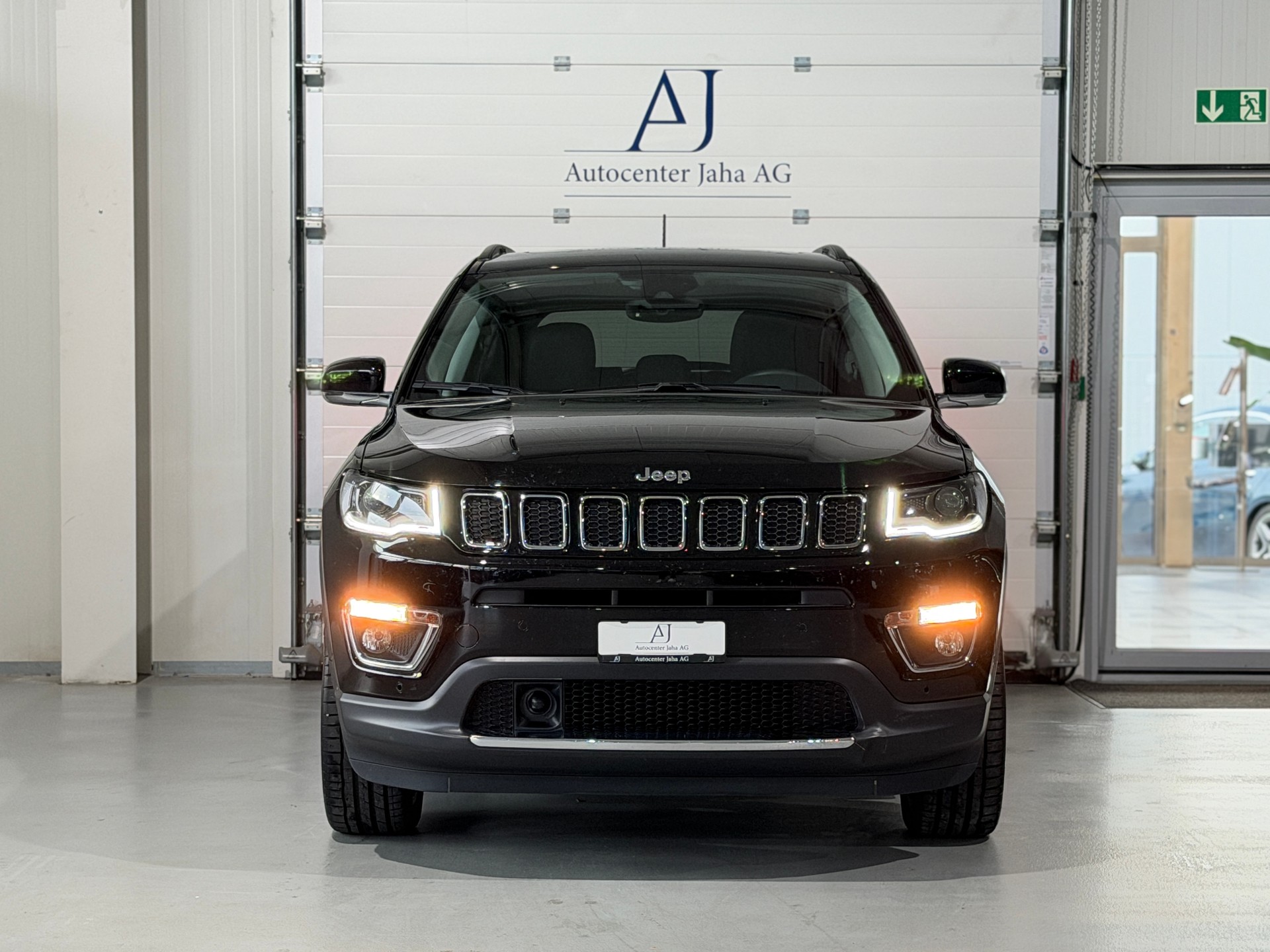 JEEP Compass 1.4 Turbo Limited AWD 9ATX (CH)-showroom-element-3