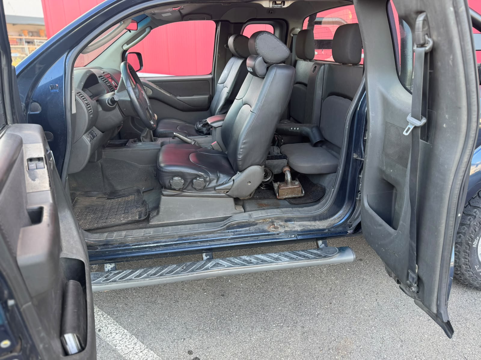 NISSAN Navara King Cab XE 2.5 dCi 4WD-image-6
