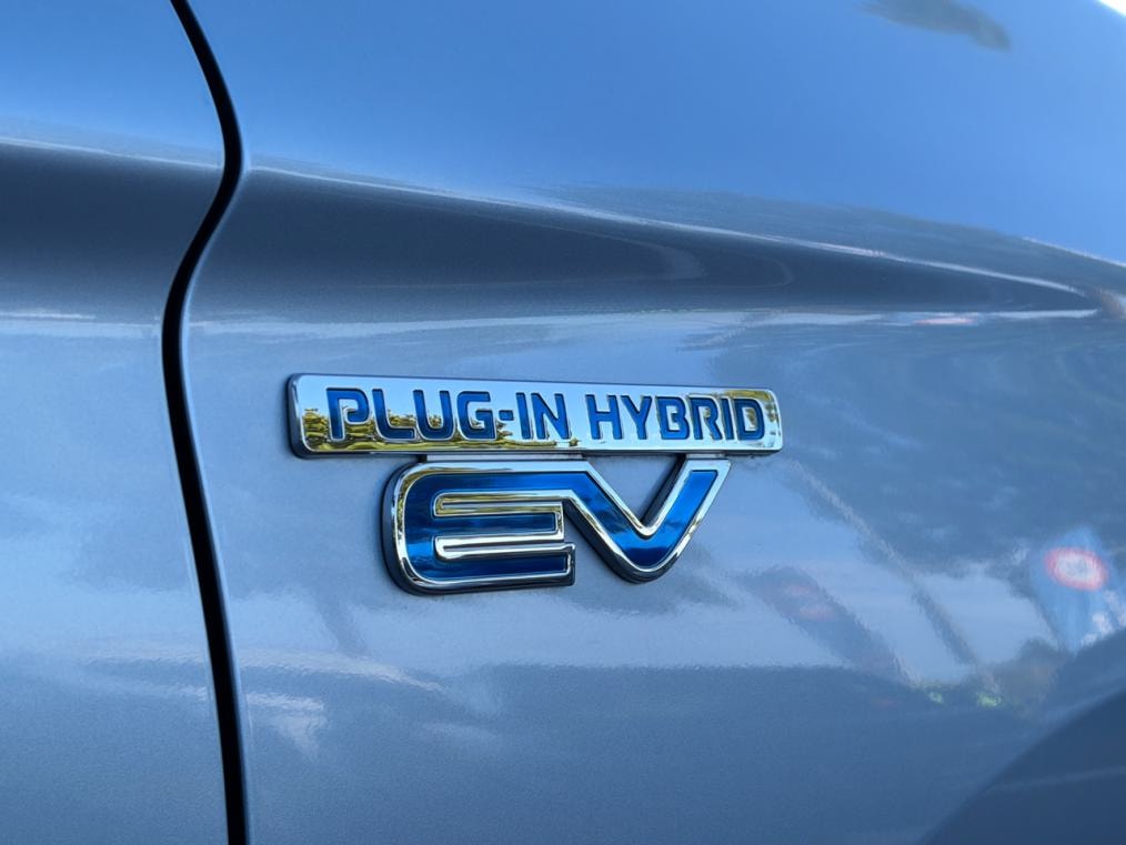 MITSUBISHI Outlander 2.0 PHEV Intense-image-3