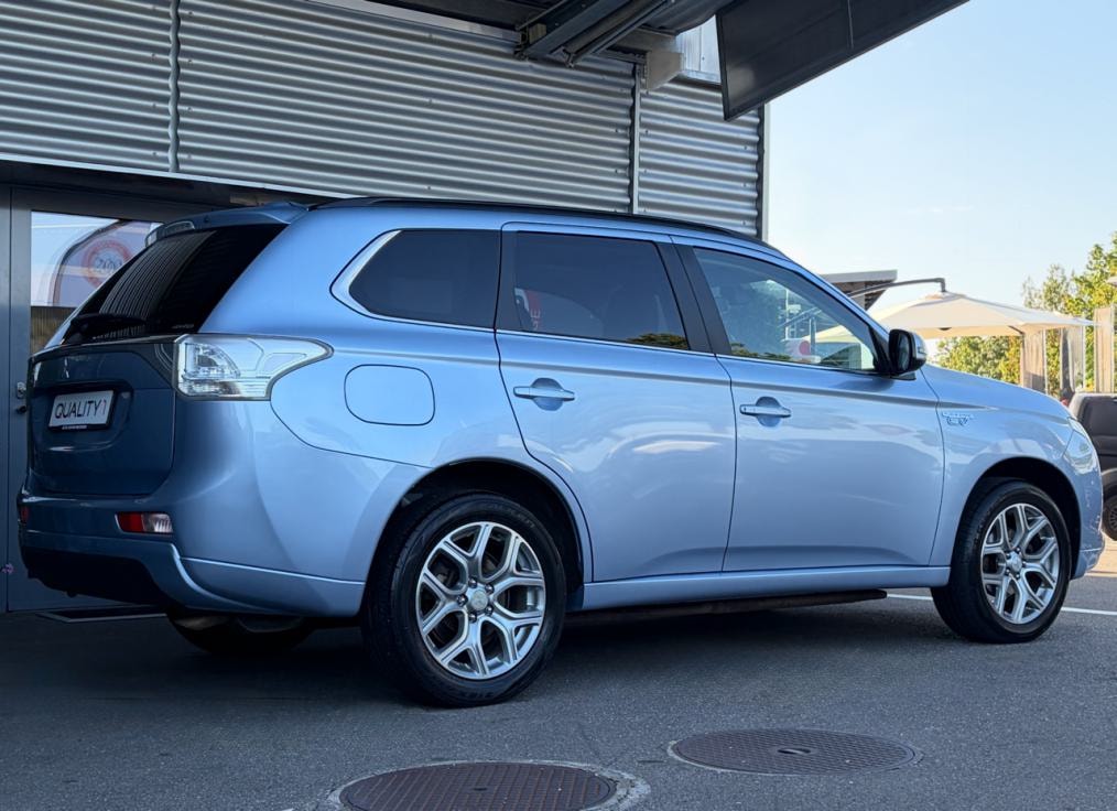 MITSUBISHI Outlander 2.0 PHEV Intense-image-2