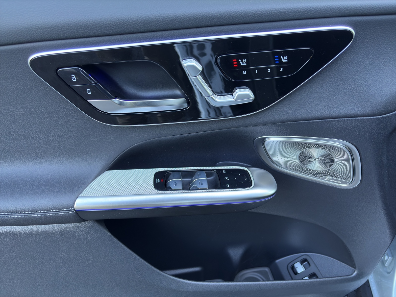 MERCEDES-BENZ GLC 300 e 4Matic EQ Star 9G-Tronic-image-12