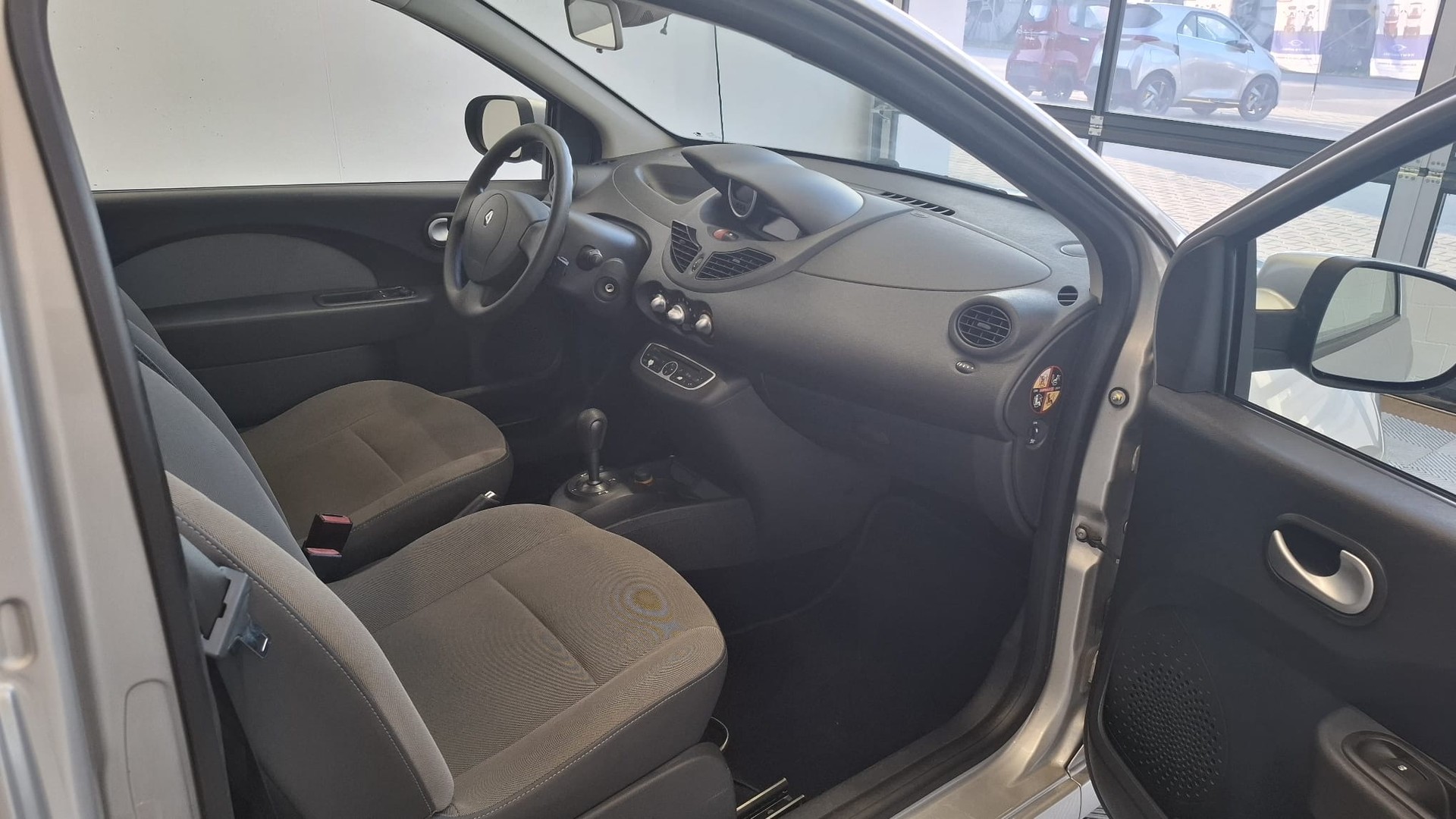 RENAULT Twingo 1.2 16V Initiale Quickshift-image-6