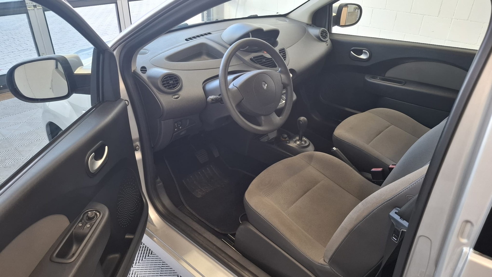 RENAULT Twingo 1.2 16V Initiale Quickshift-image-7