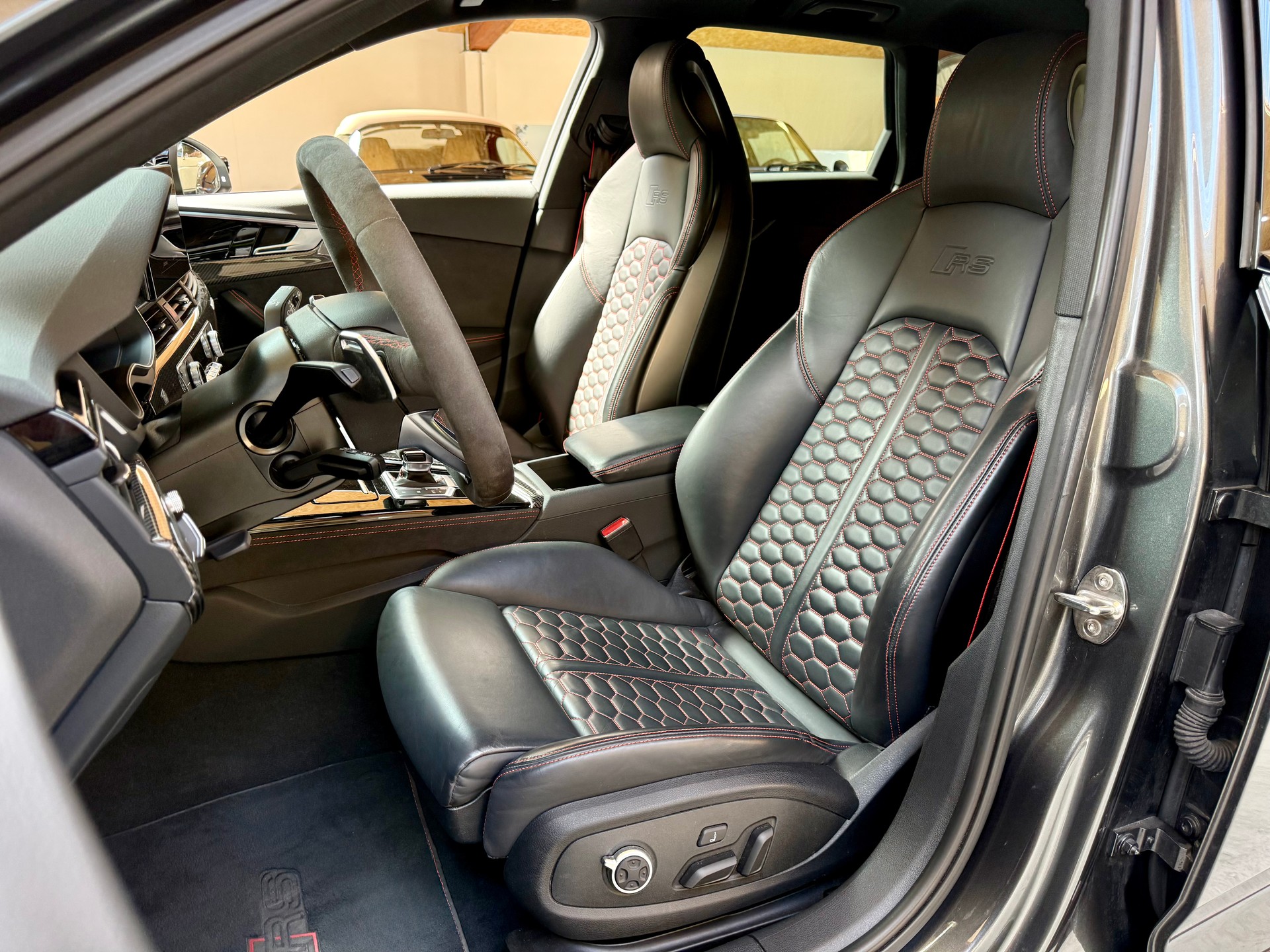 AUDI RS4 Avant quattro tiptronic-image-9