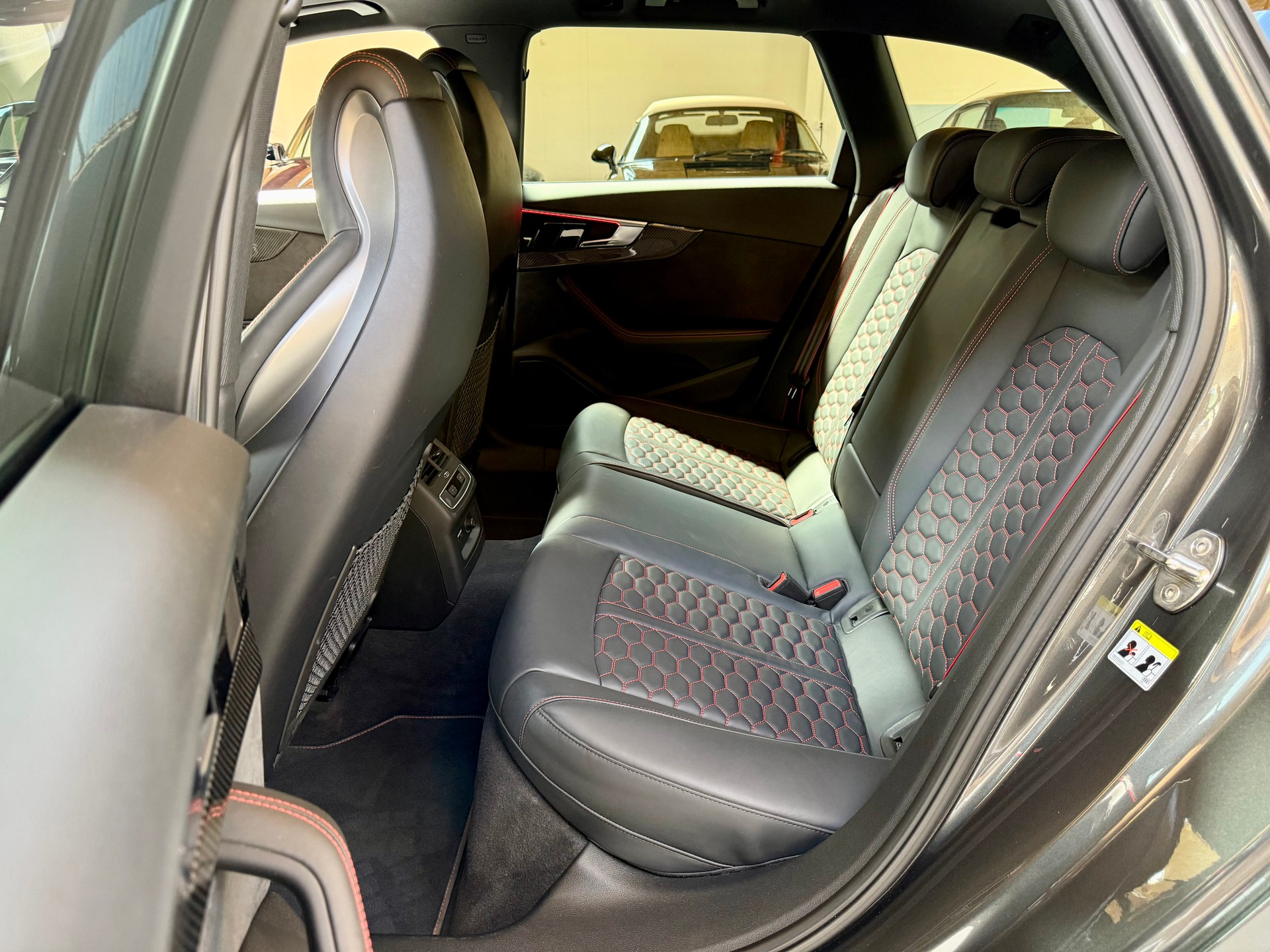 AUDI RS4 Avant quattro tiptronic-image-10