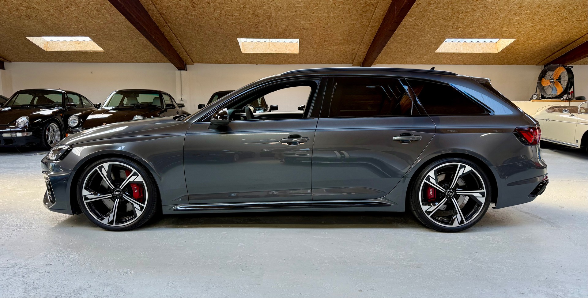 AUDI RS4 Avant quattro tiptronic-image-1