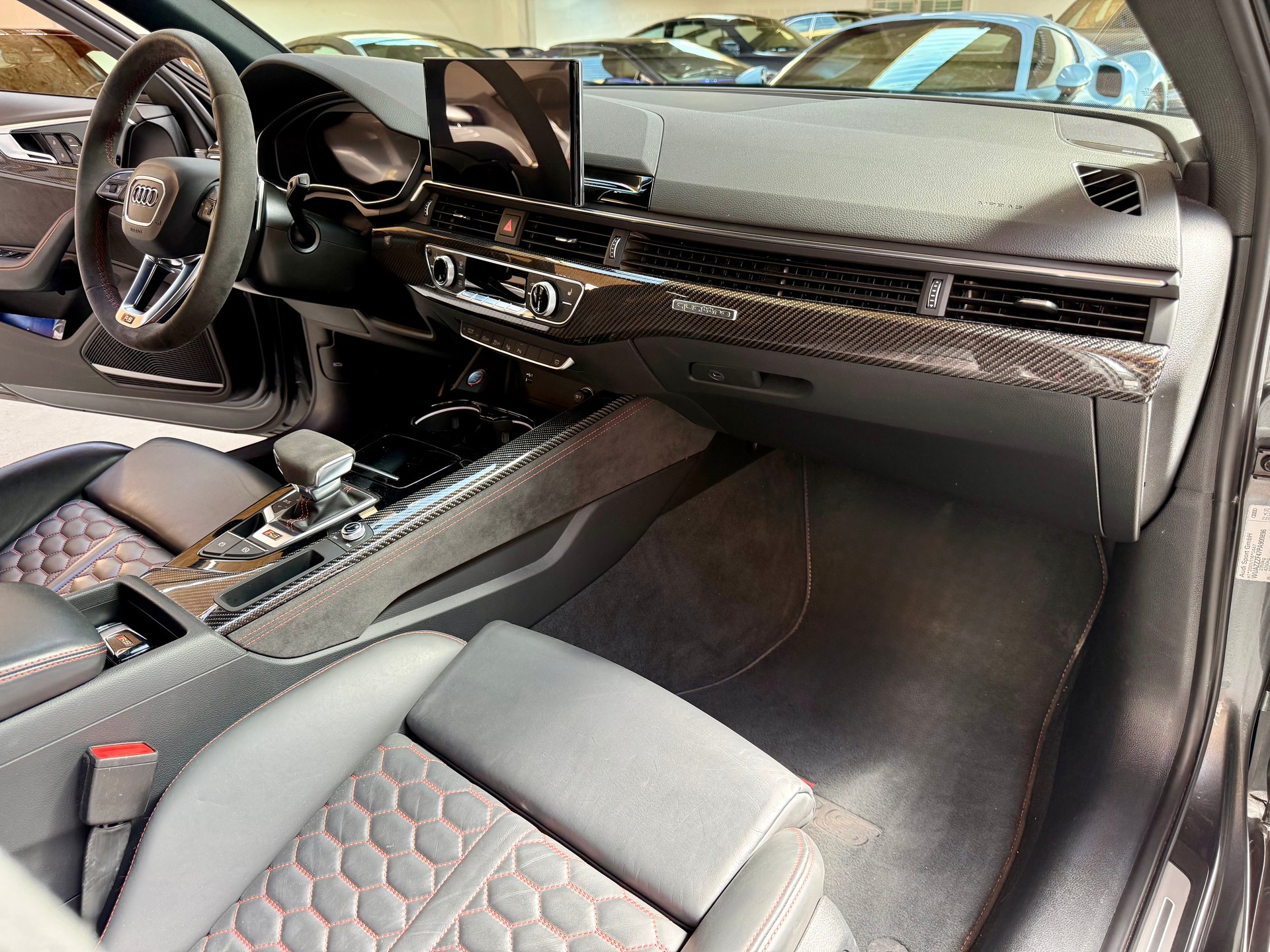 AUDI RS4 Avant quattro tiptronic-image-13