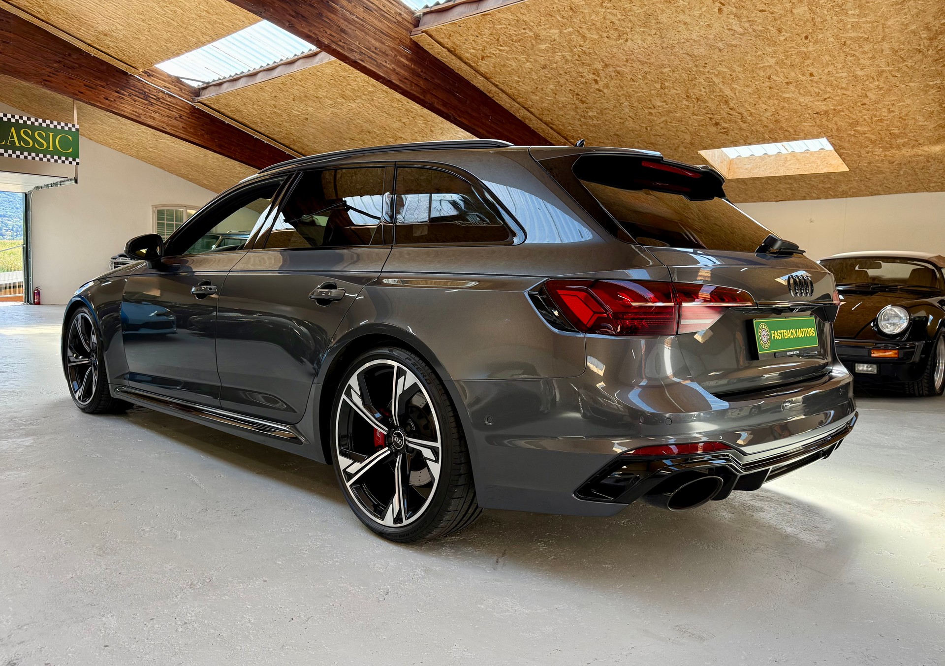 AUDI RS4 Avant quattro tiptronic-image-2