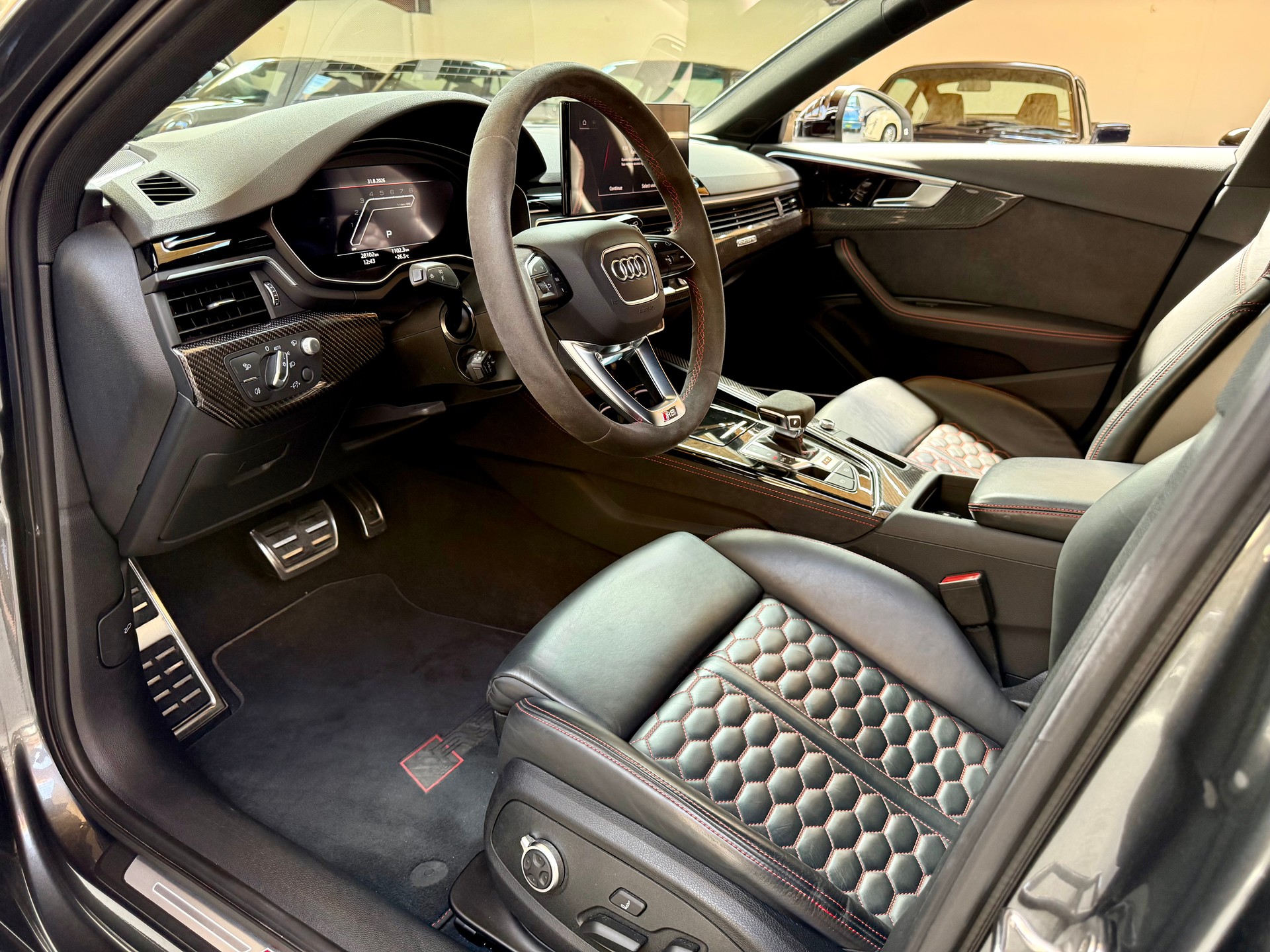 AUDI RS4 Avant quattro tiptronic-image-8