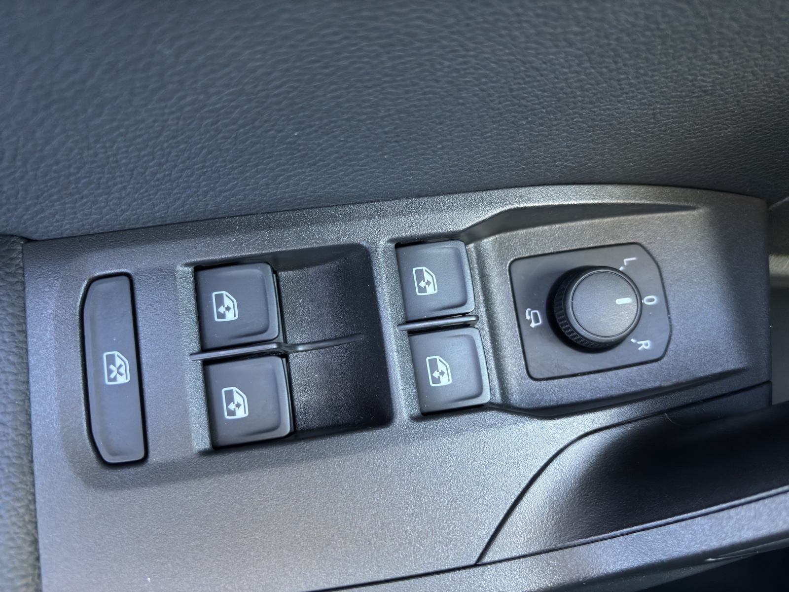 SEAT Ibiza 1.0 EcoTSI FR DSG mit fortl. Werksgarantie 5 Jahre, Rückfahrkamera & Winterreifen-image-27
