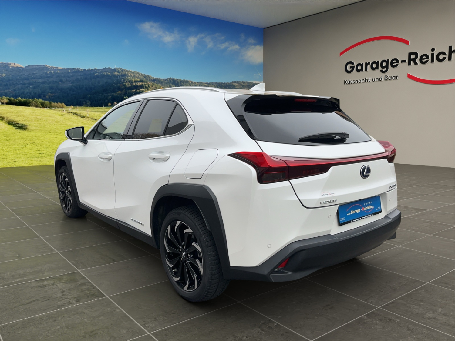 LEXUS UX 300e Excellence-image-2