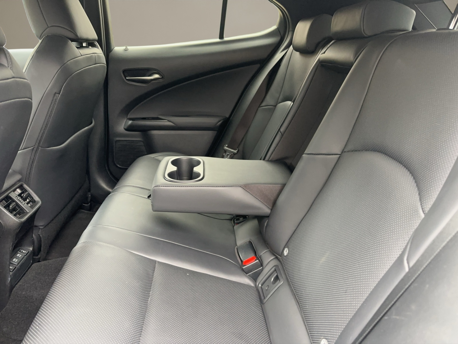 LEXUS UX 300e Excellence-image-9