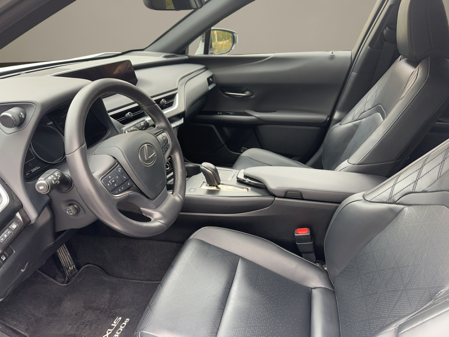 LEXUS UX 300e Excellence-image-8
