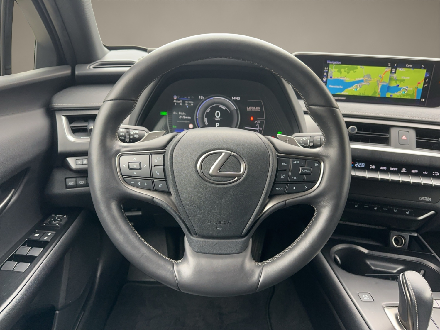 LEXUS UX 300e Excellence-image-12