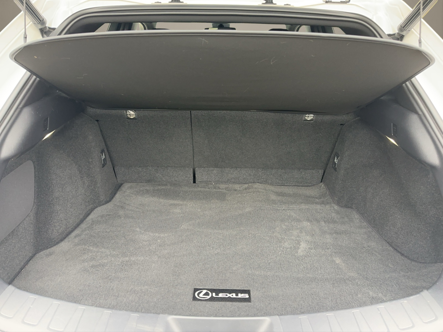 LEXUS UX 300e Excellence-image-16