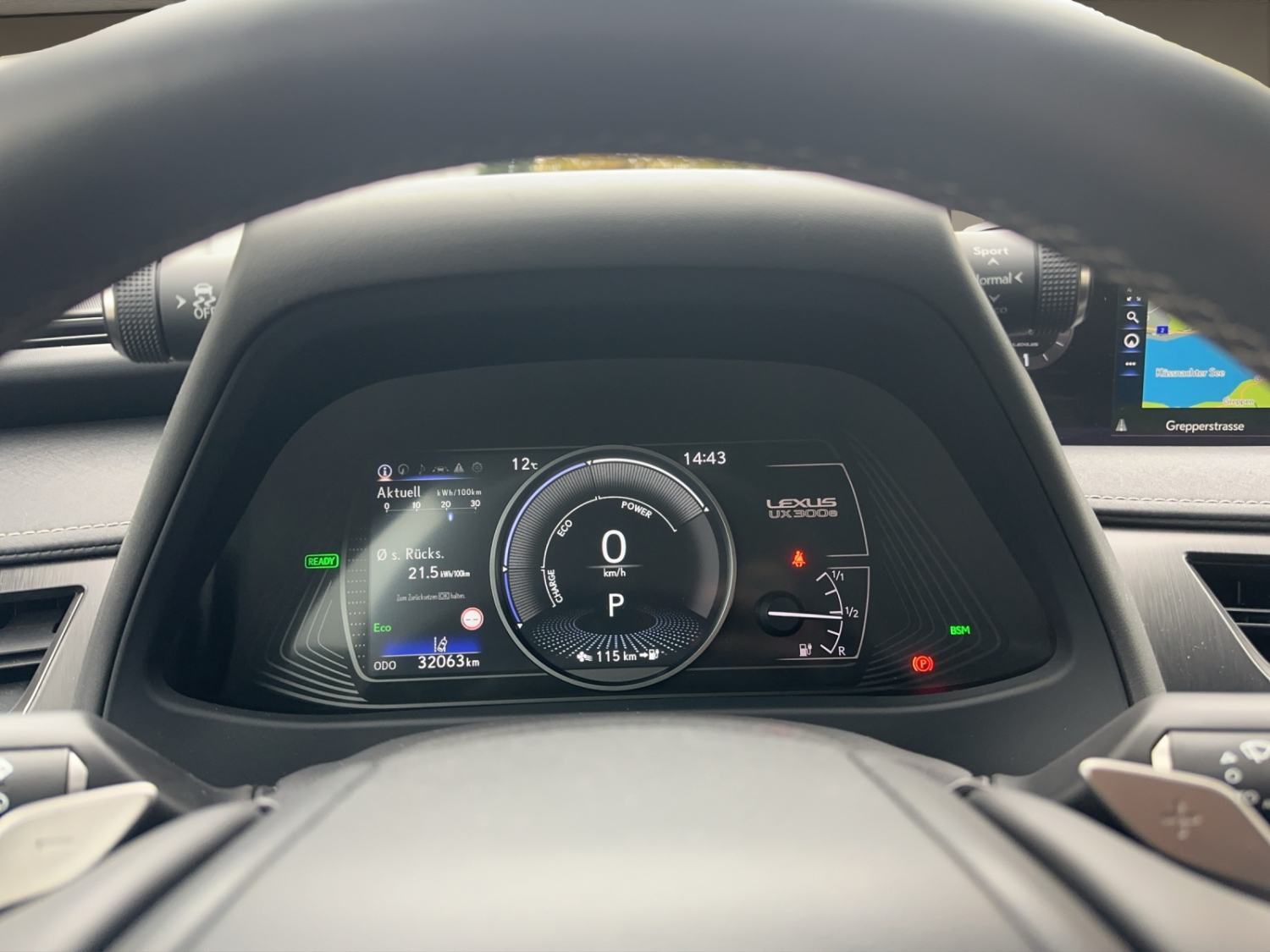 LEXUS UX 300e Excellence-image-13