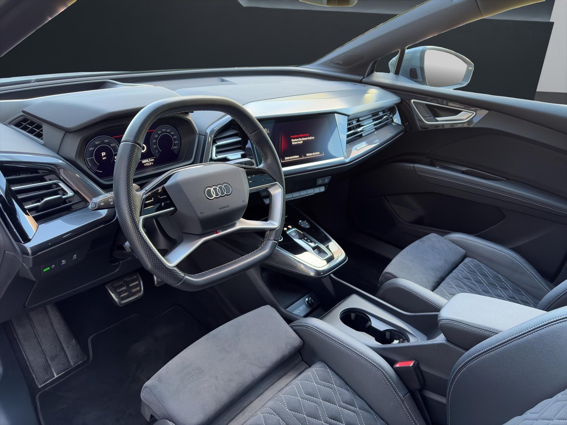 AUDI Q4 e-tron 50 quattro-image-8