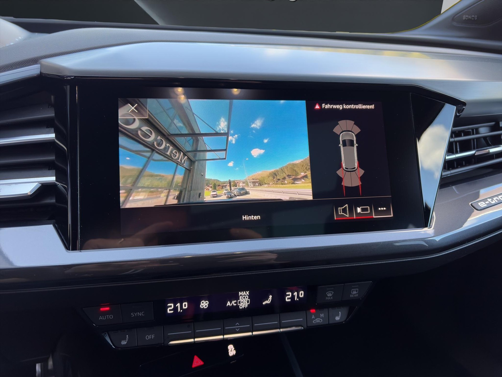 AUDI Q4 e-tron 50 quattro-image-12