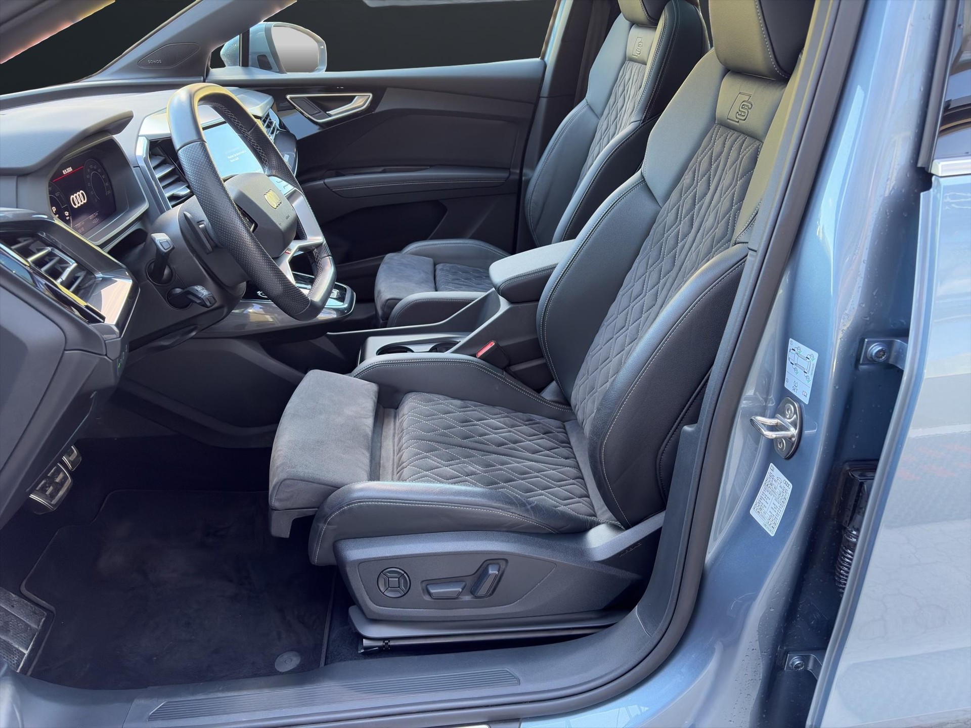AUDI Q4 e-tron 50 quattro-image-6