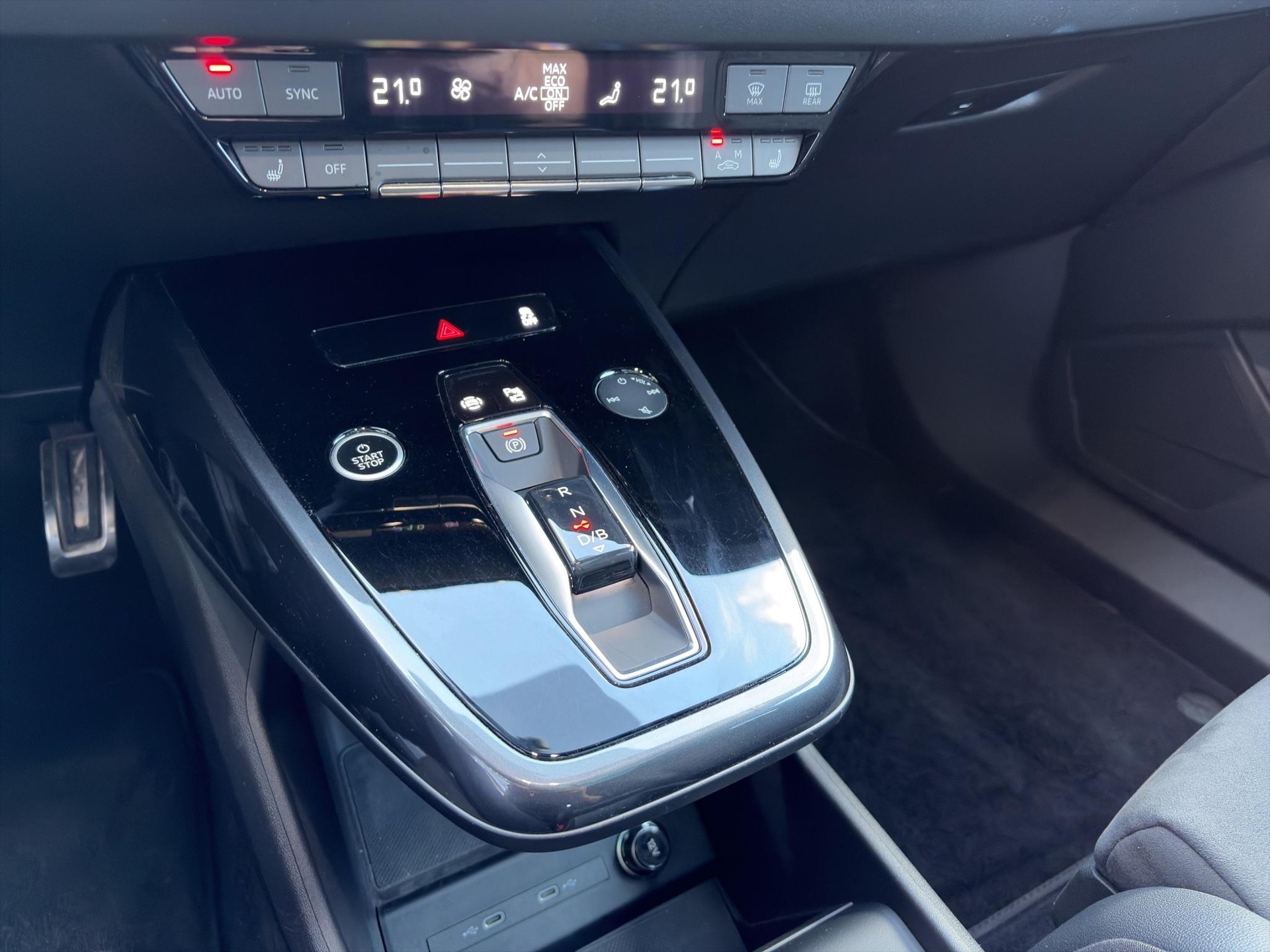 AUDI Q4 e-tron 50 quattro-image-10