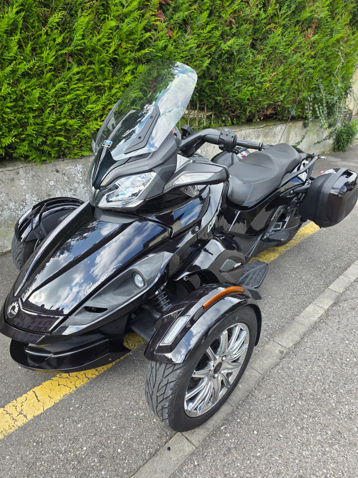 CAN-AM Spyder ST-showroom-element-2