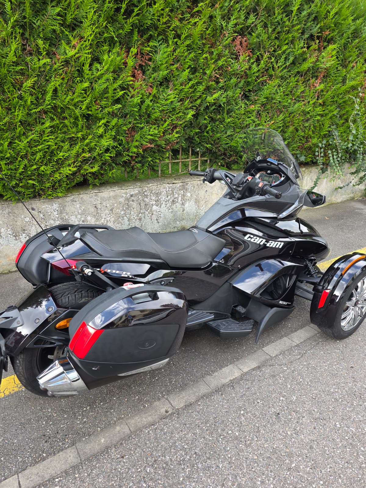 CAN-AM Spyder ST-image-7