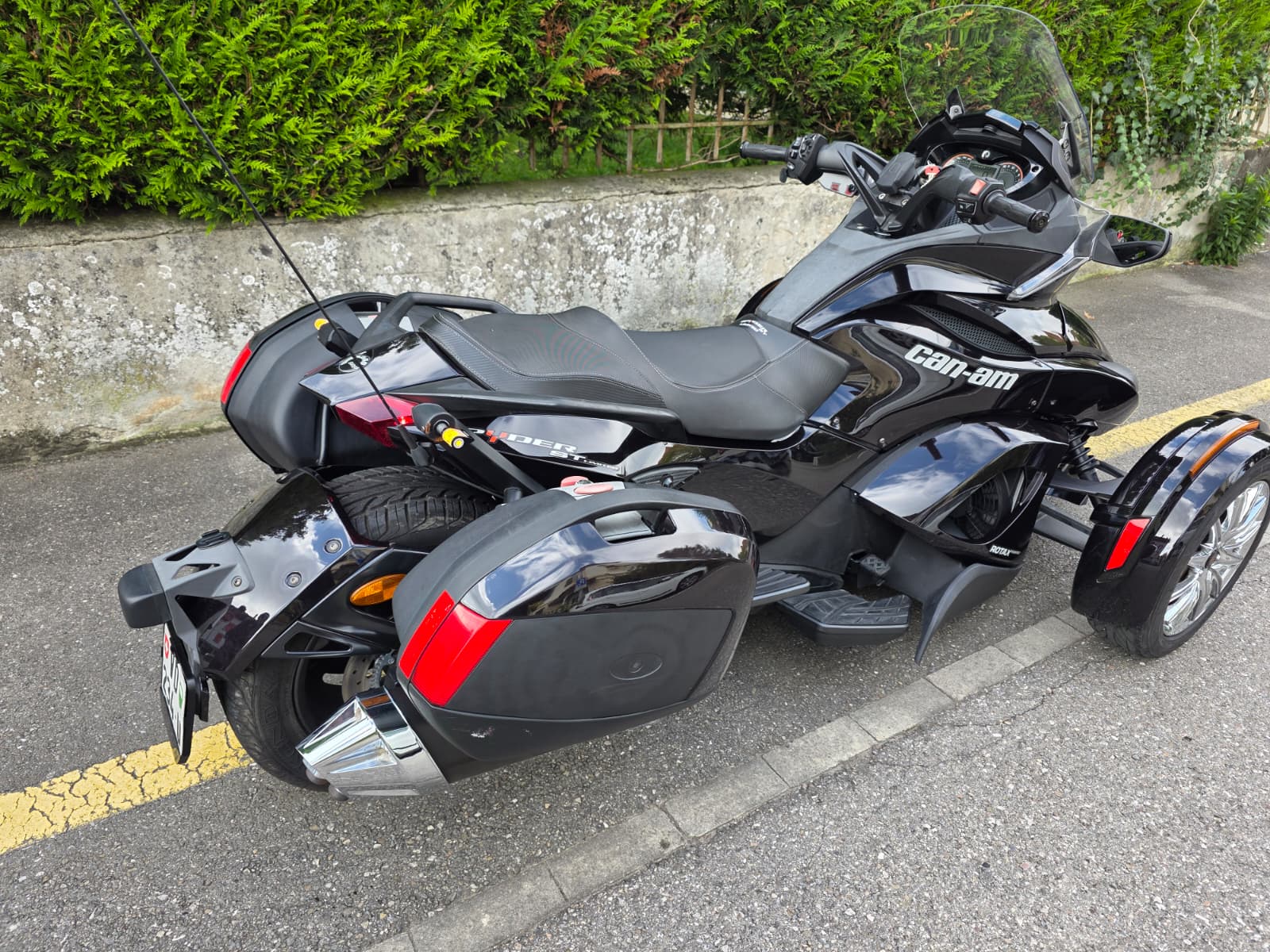 CAN-AM Spyder ST-image-5