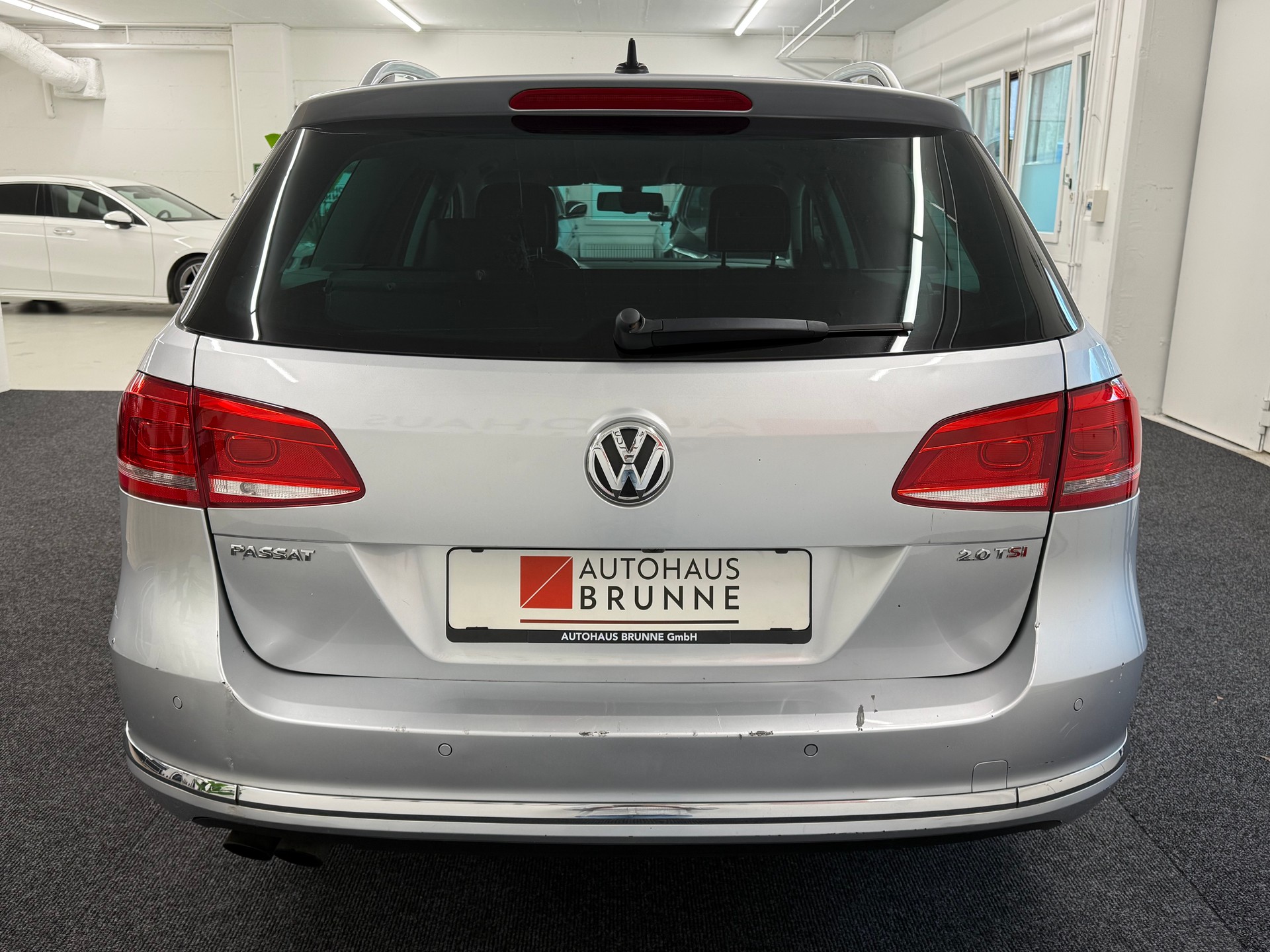 VW Passat Variant 2.0 TSI Highline DSG-image-6
