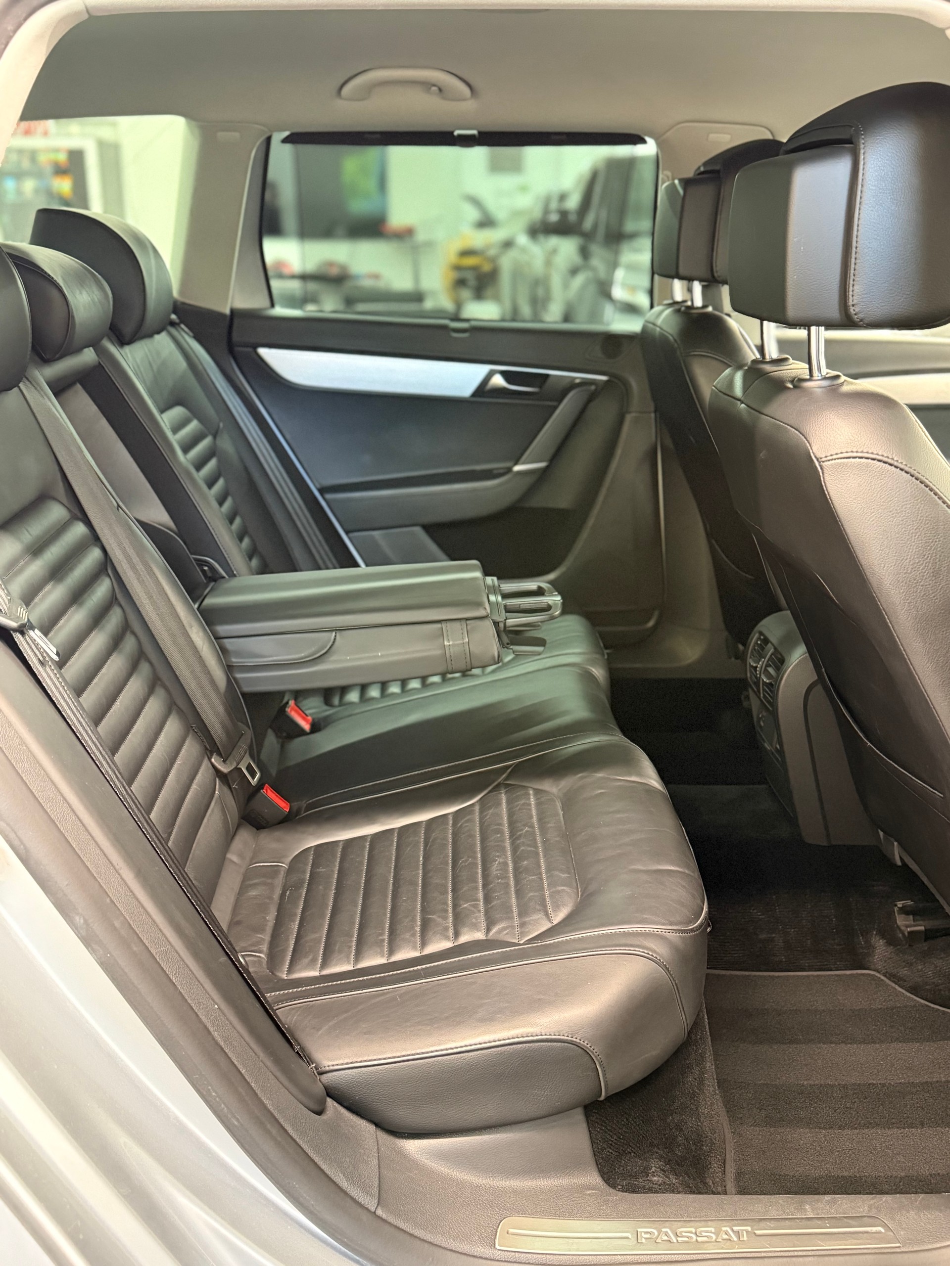 VW Passat Variant 2.0 TSI Highline DSG-image-17