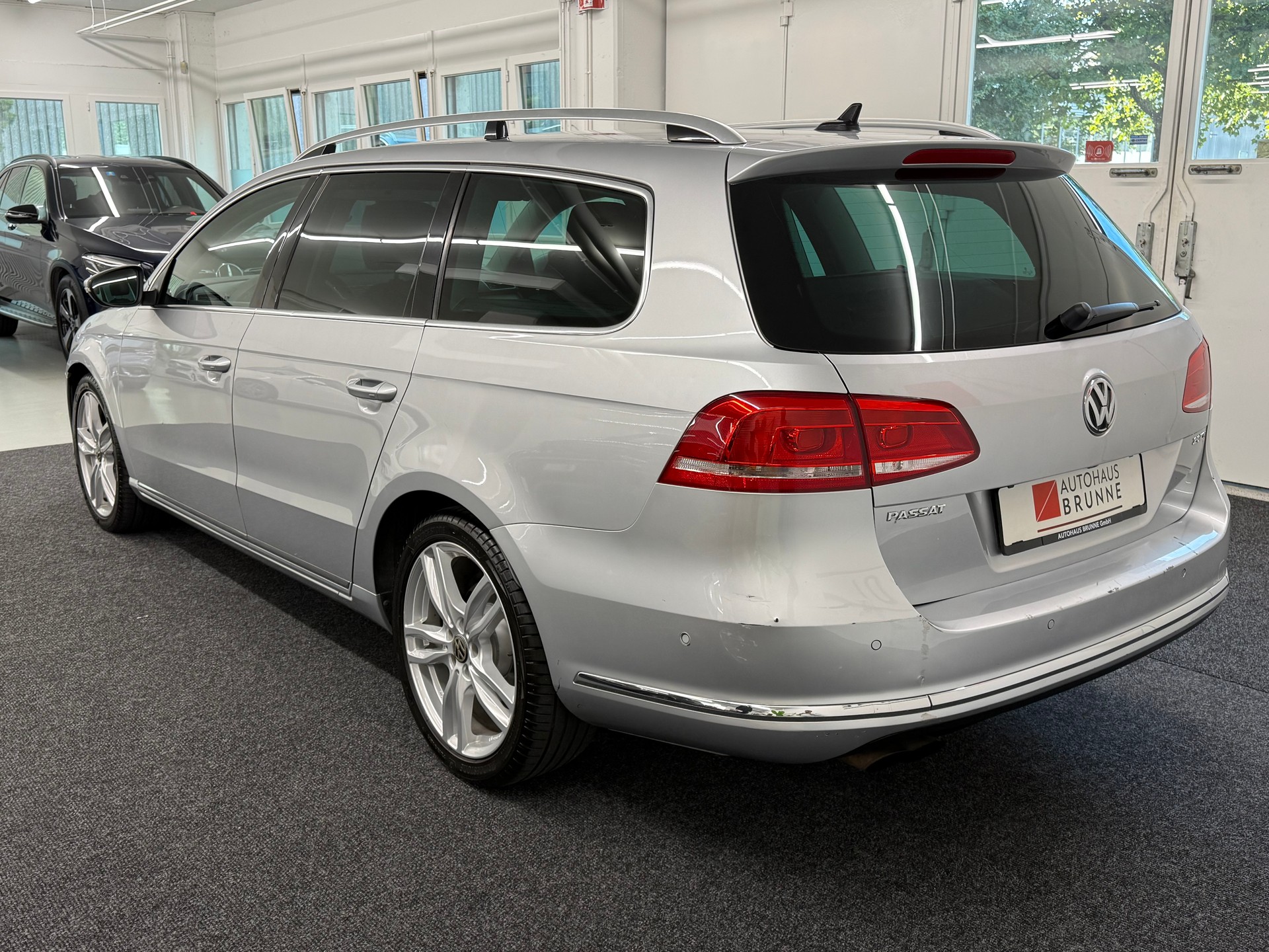VW Passat Variant 2.0 TSI Highline DSG-image-8