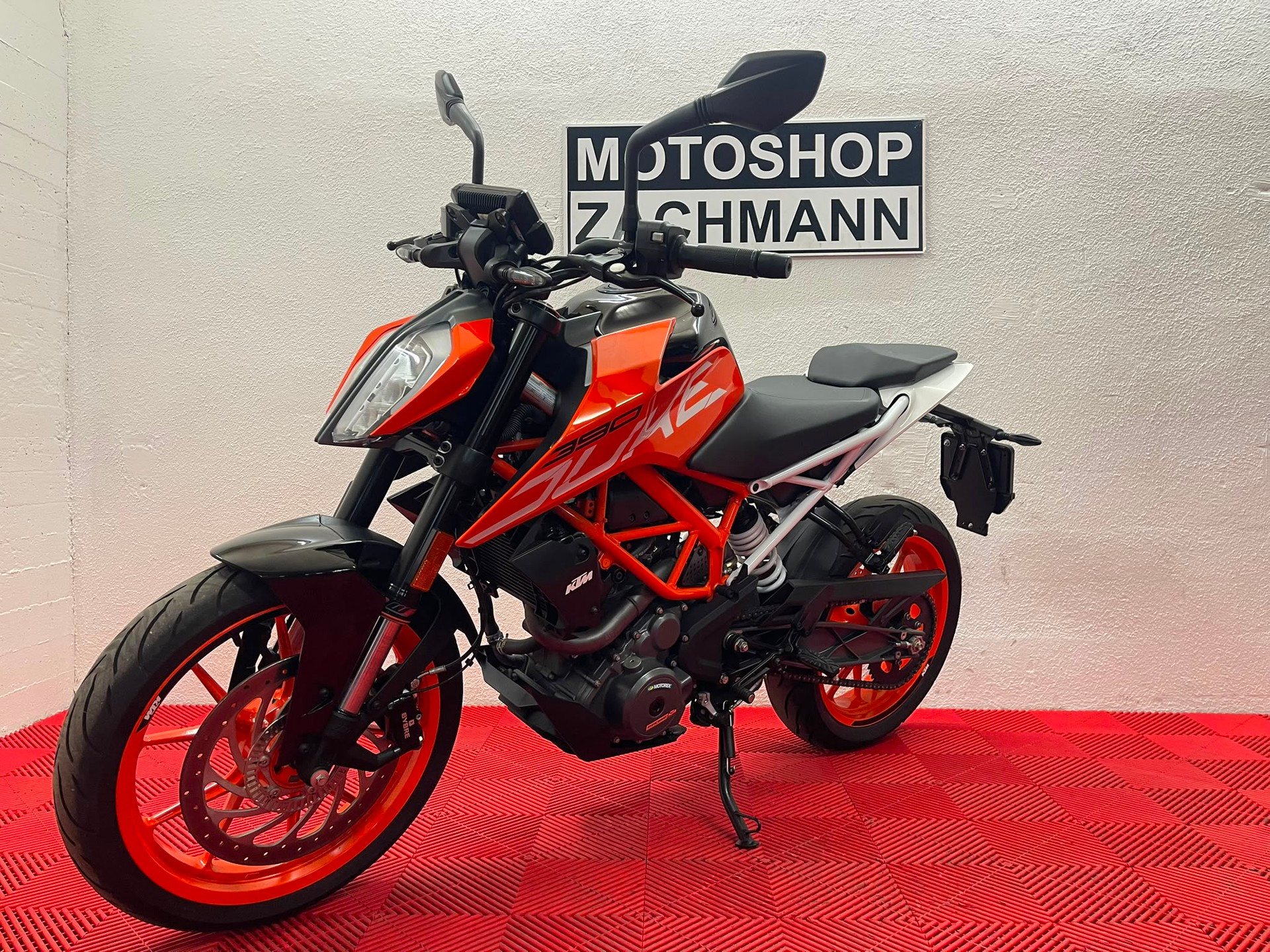 KTM 390 Duke ABS-showroom-element-2