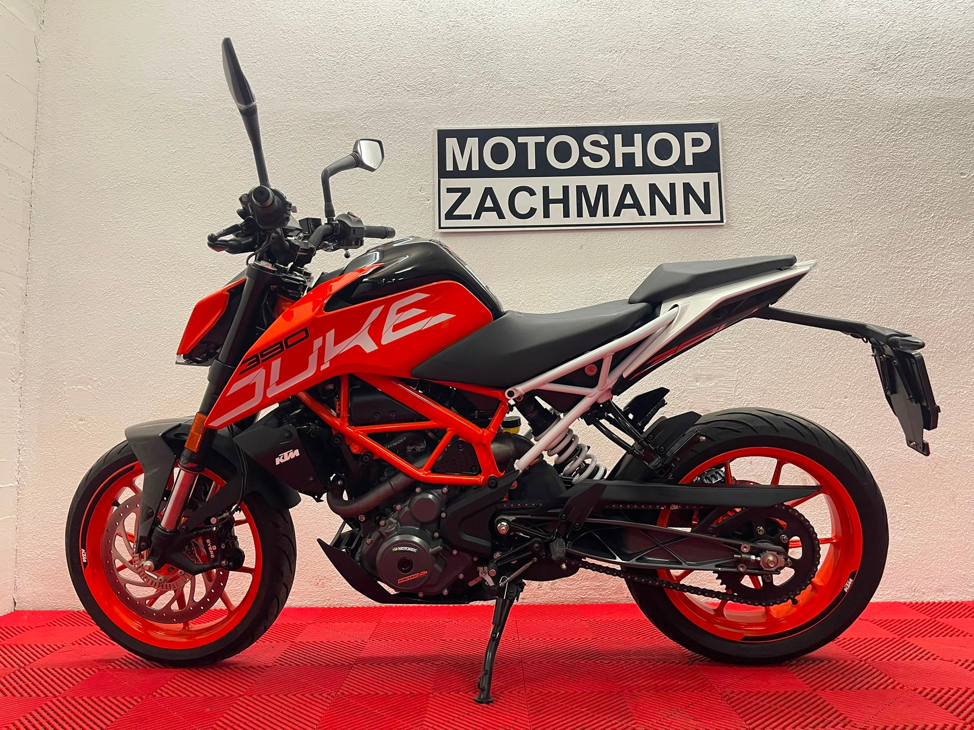 KTM 390 Duke ABS-showroom-element-3
