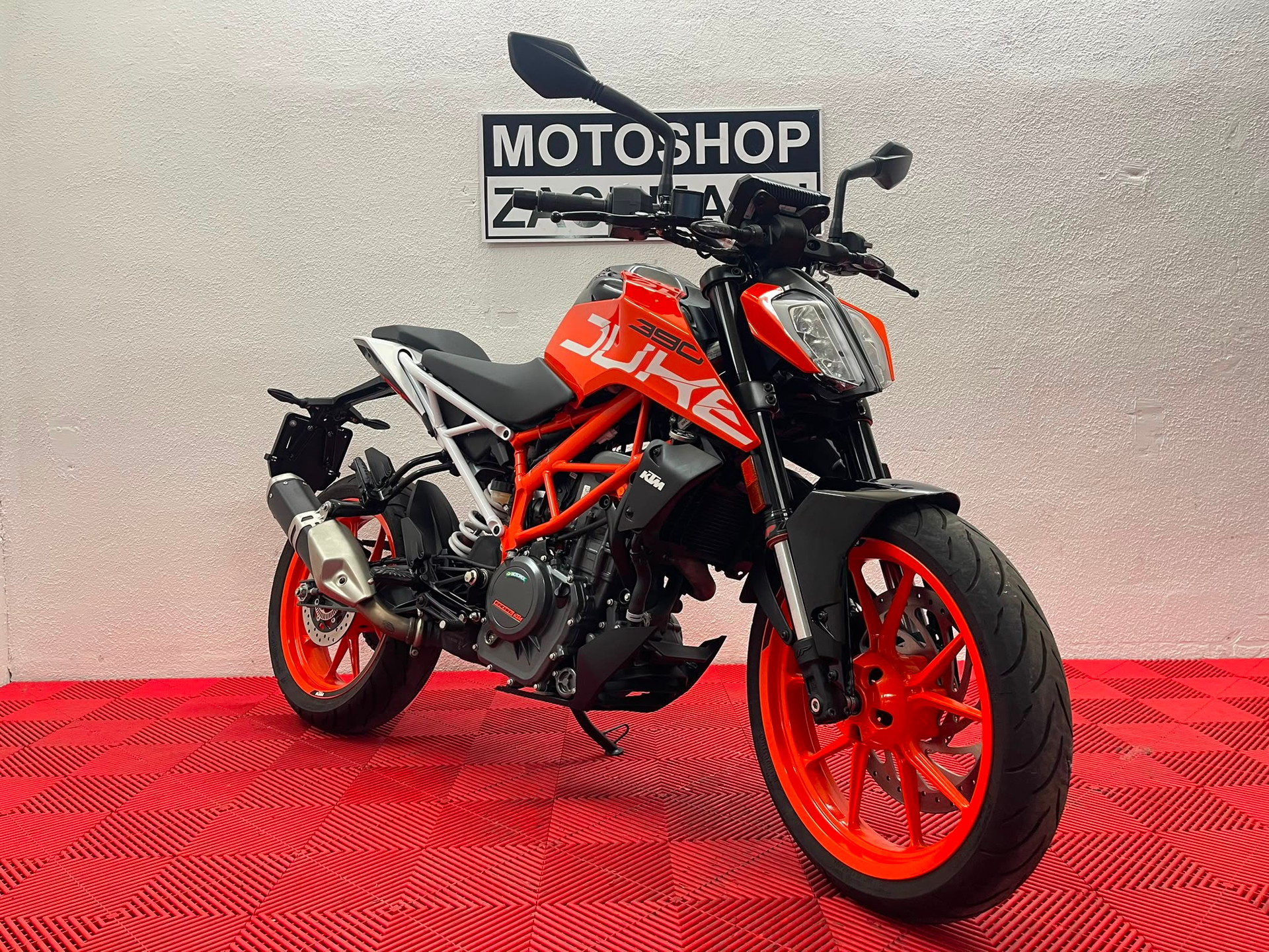 KTM 390 Duke ABS-showroom-element-1