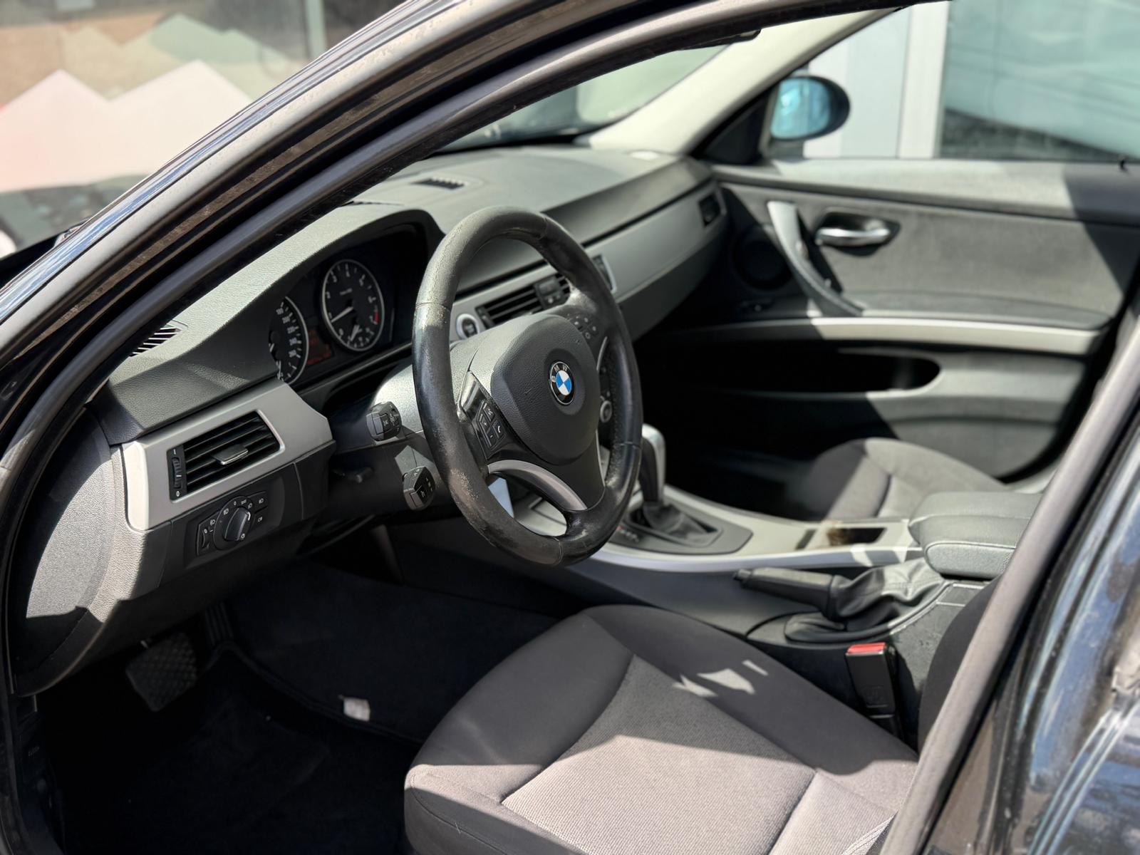BMW 318i-image-7