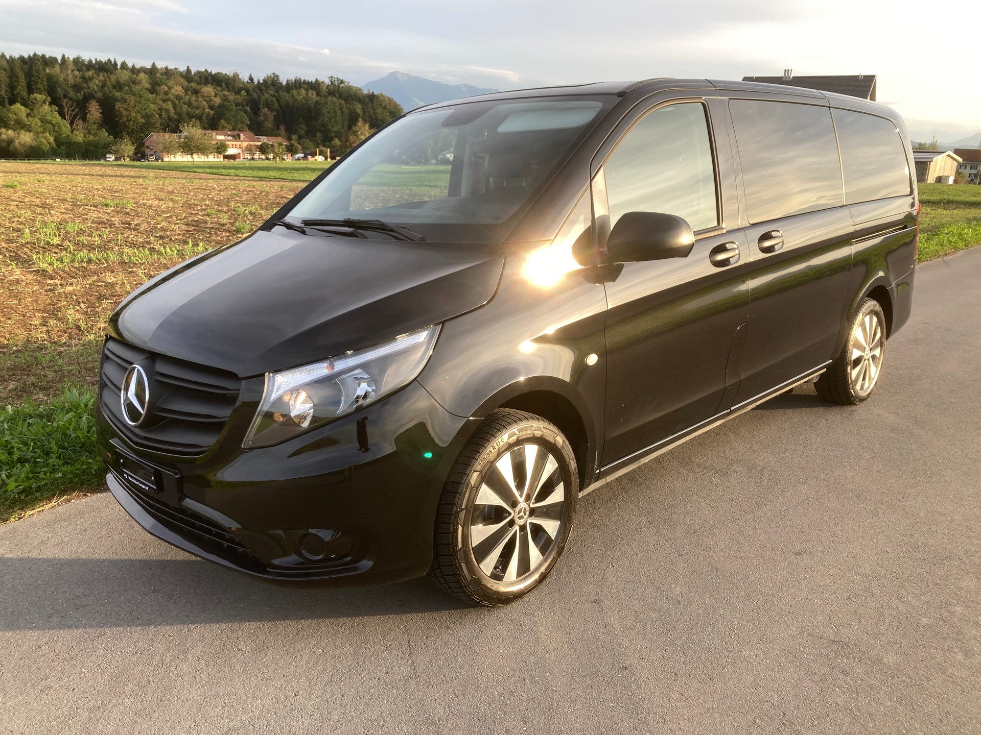 MERCEDES-BENZ Vito 116 CDI Base Tourer 4Matic 9G-Tronic 9 Sitzer-image-0