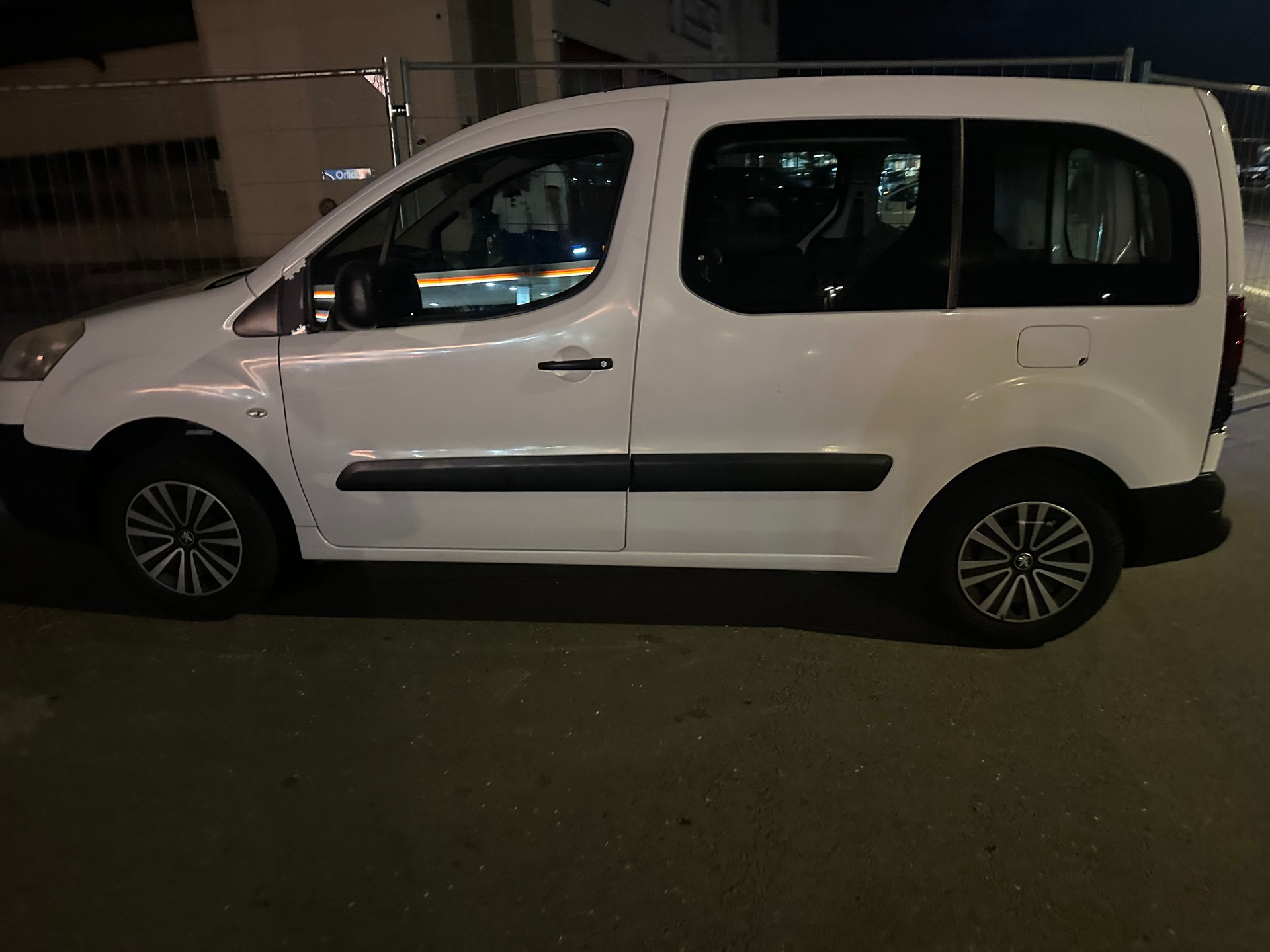 PEUGEOT Partner 1.6 Active-image-1