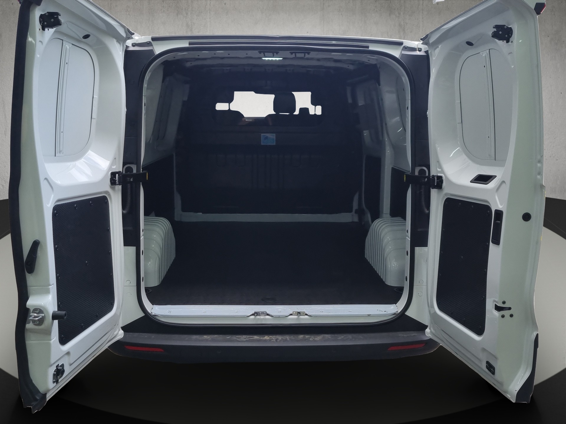 MAXUS Deliver 7 Kaw. L1H1 2.0 TD Base-image-13