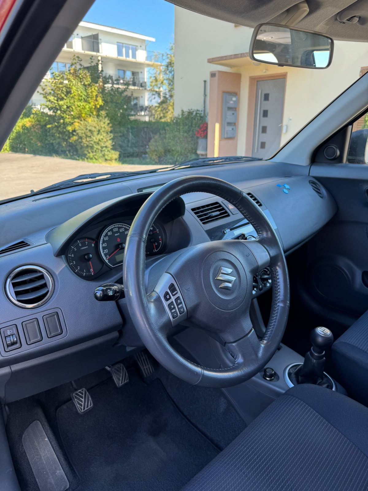 SUZUKI Swift 1.3i 16V GL Top-image-10