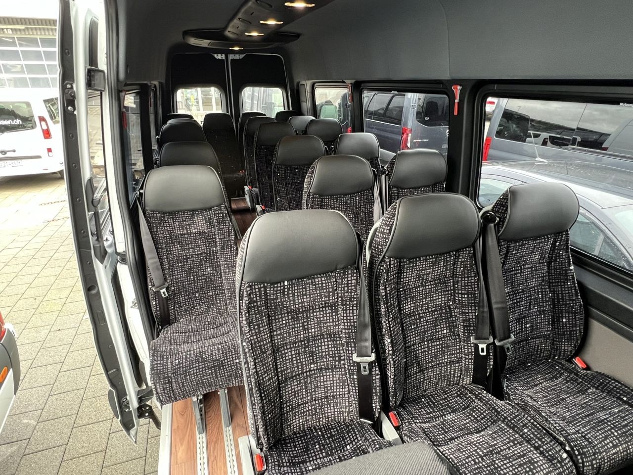 MERCEDES-BENZ Midibus mit 17/21 Sitzplätzen-image-3