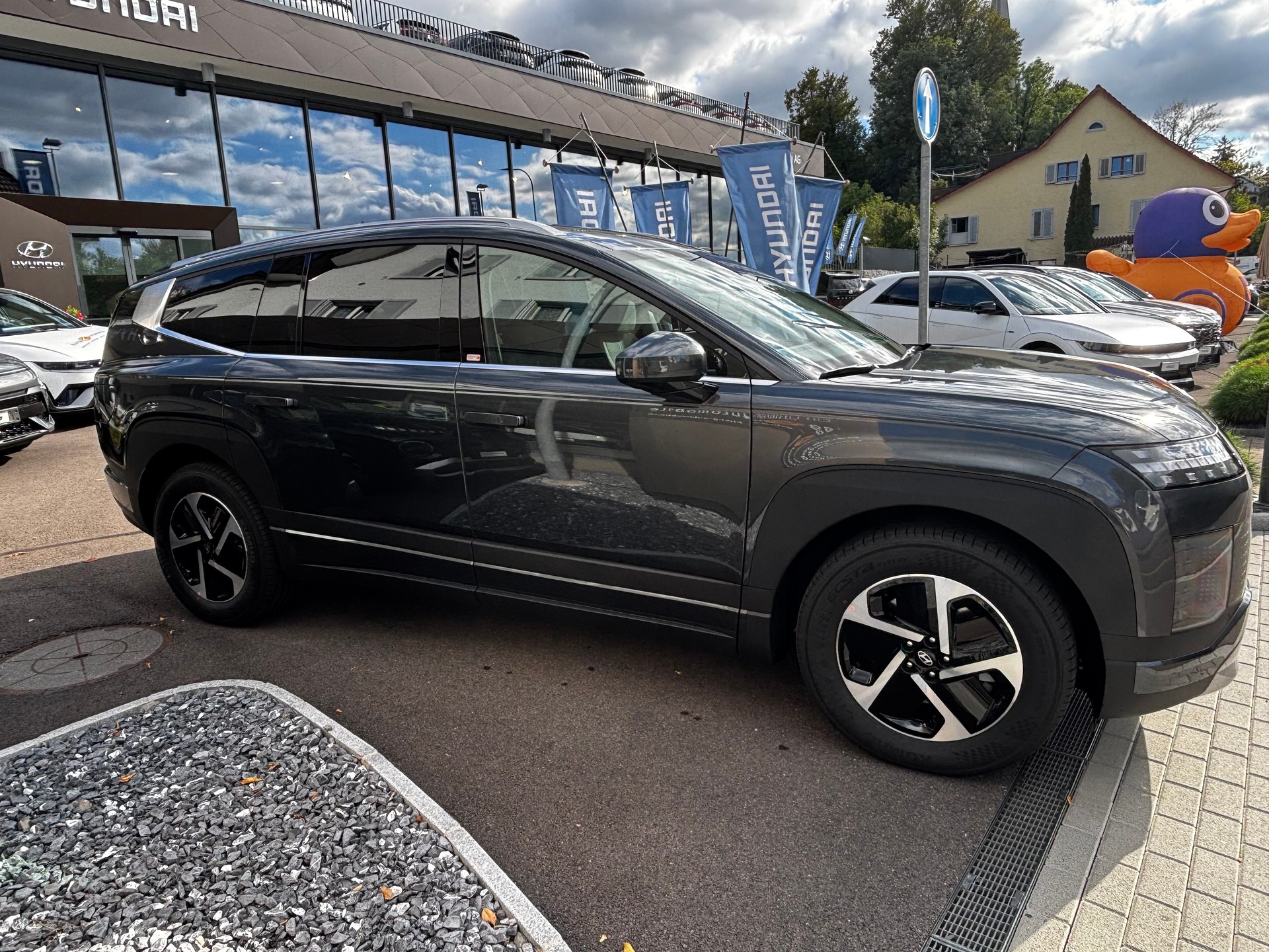 HYUNDAI Ioniq 9 110kWh Amplia 4WD-showroom-element-3