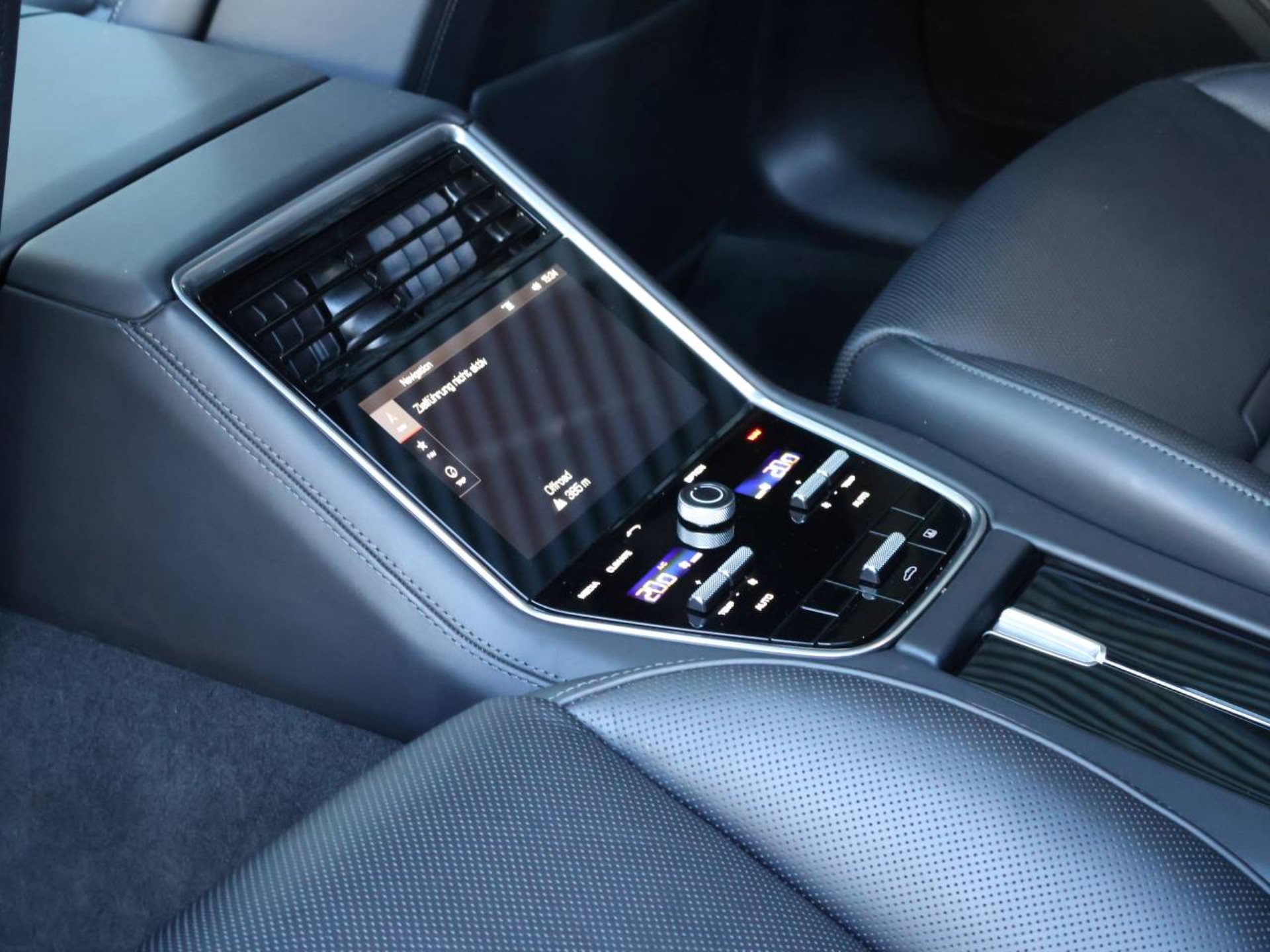 PORSCHE Panamera 4 E-Hybrid-image-30