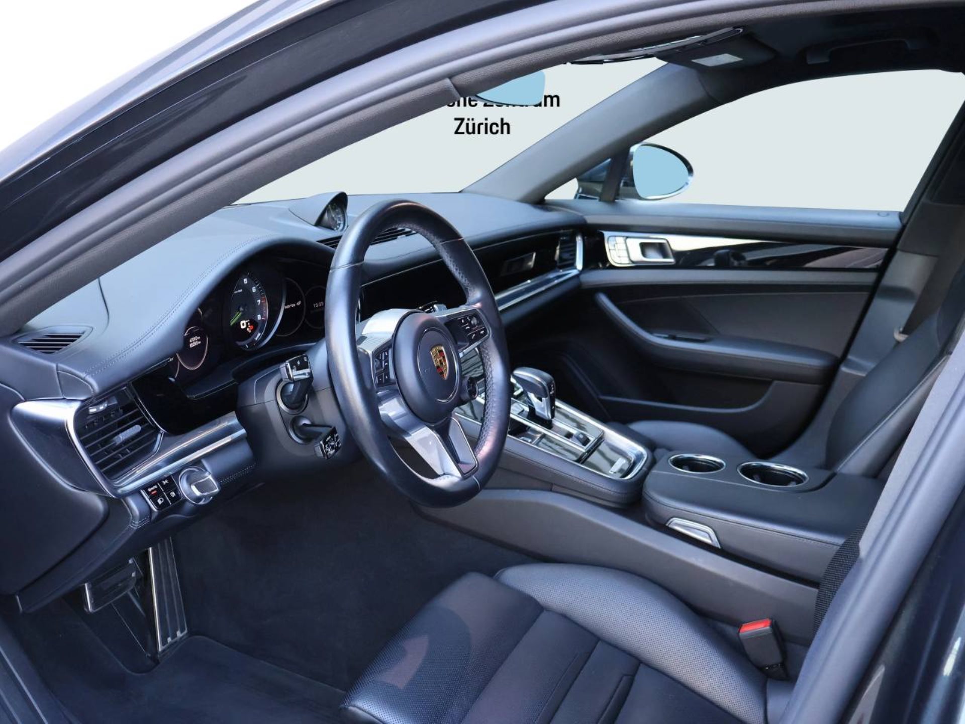 PORSCHE Panamera 4 E-Hybrid-image-3