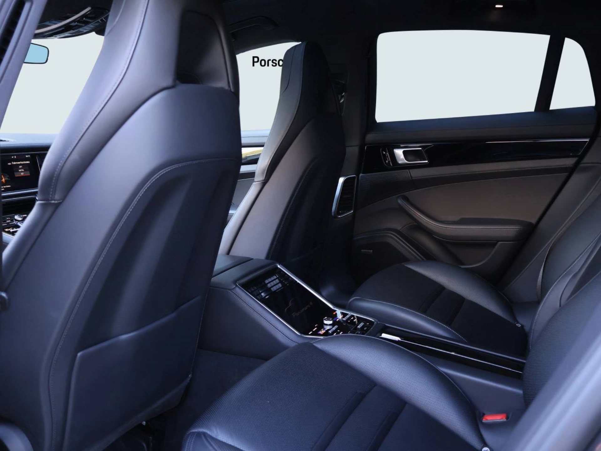 PORSCHE Panamera 4 E-Hybrid-image-14