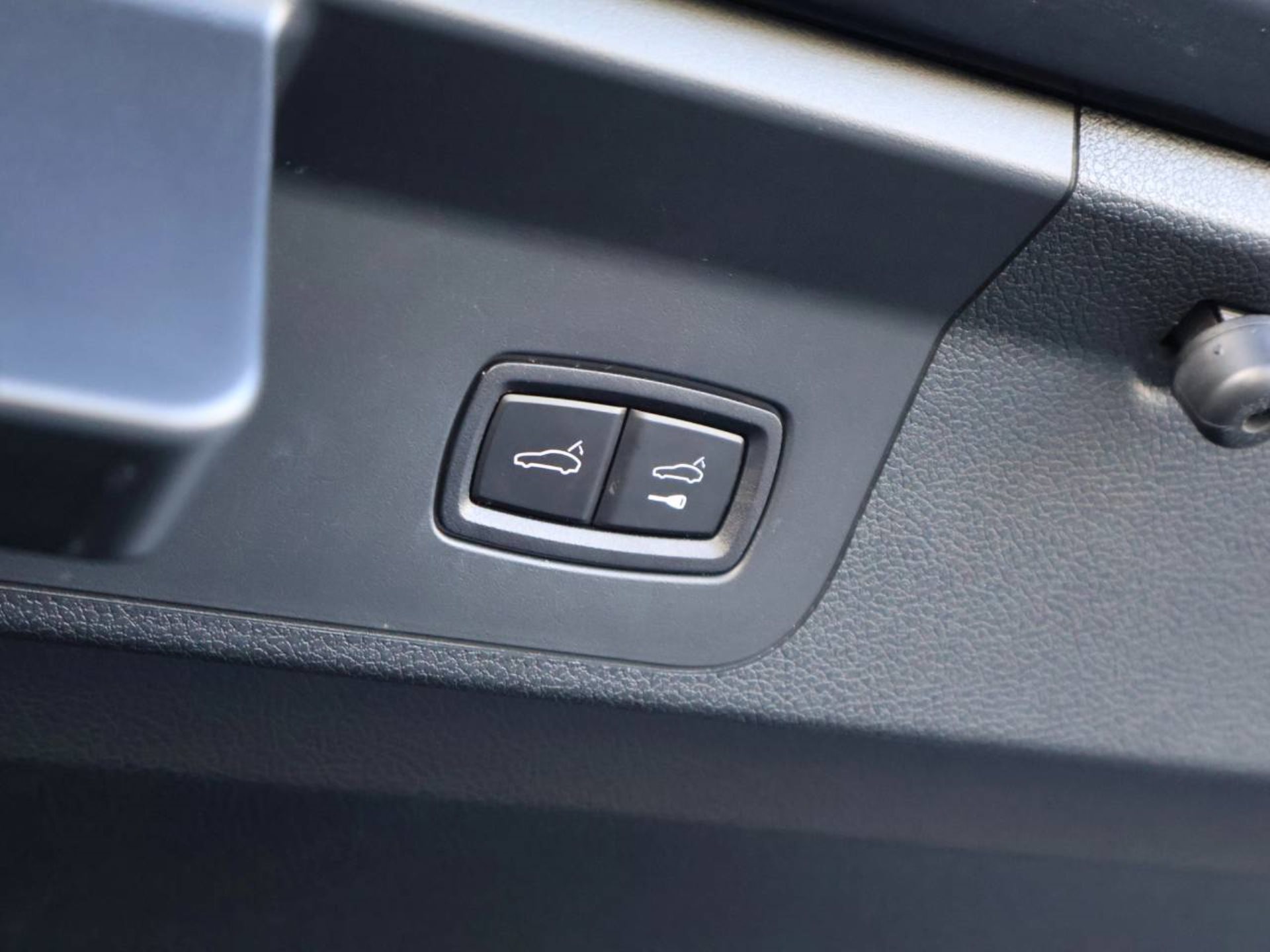 PORSCHE Panamera 4 E-Hybrid-image-31