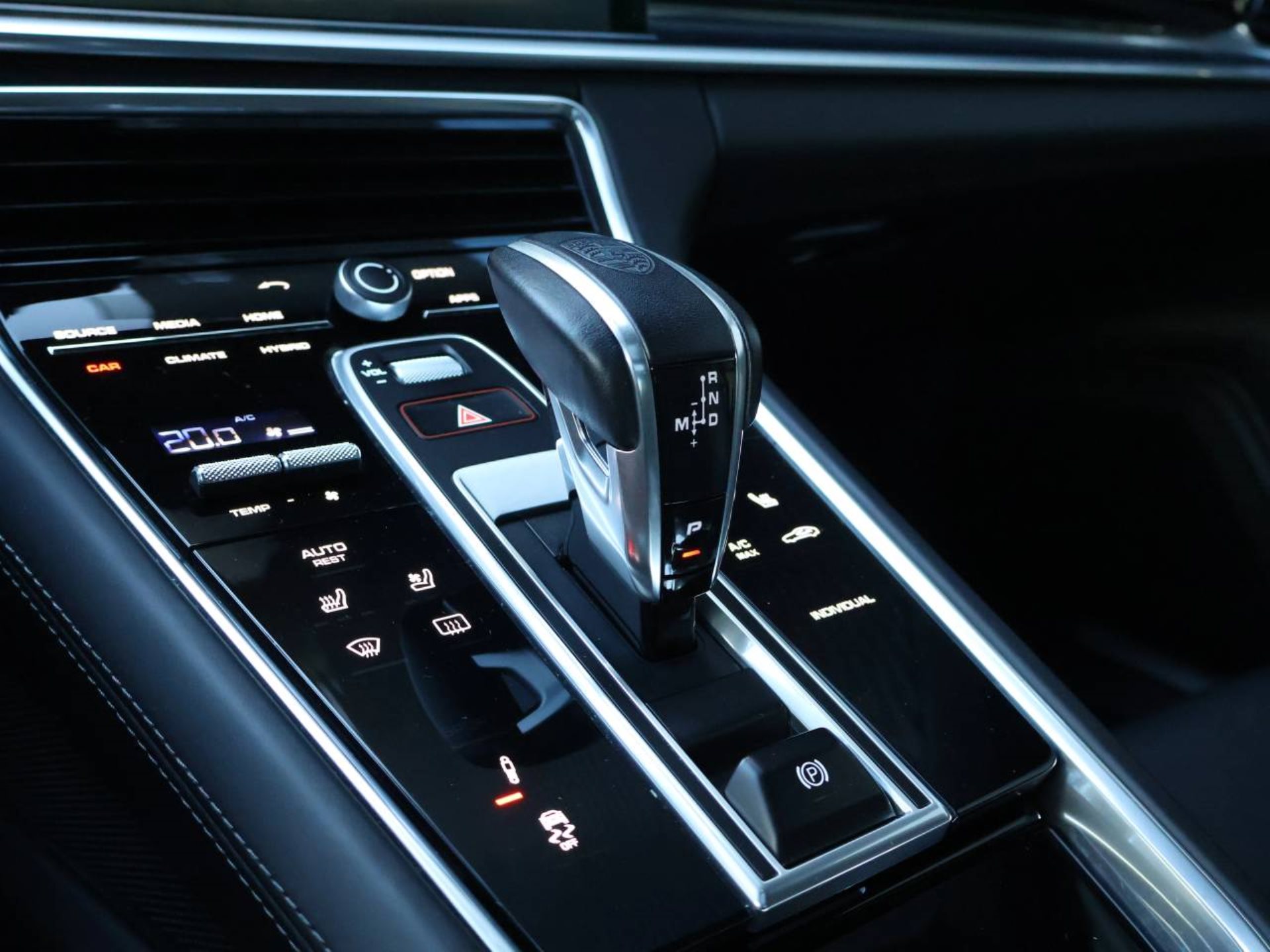 PORSCHE Panamera 4 E-Hybrid-image-23