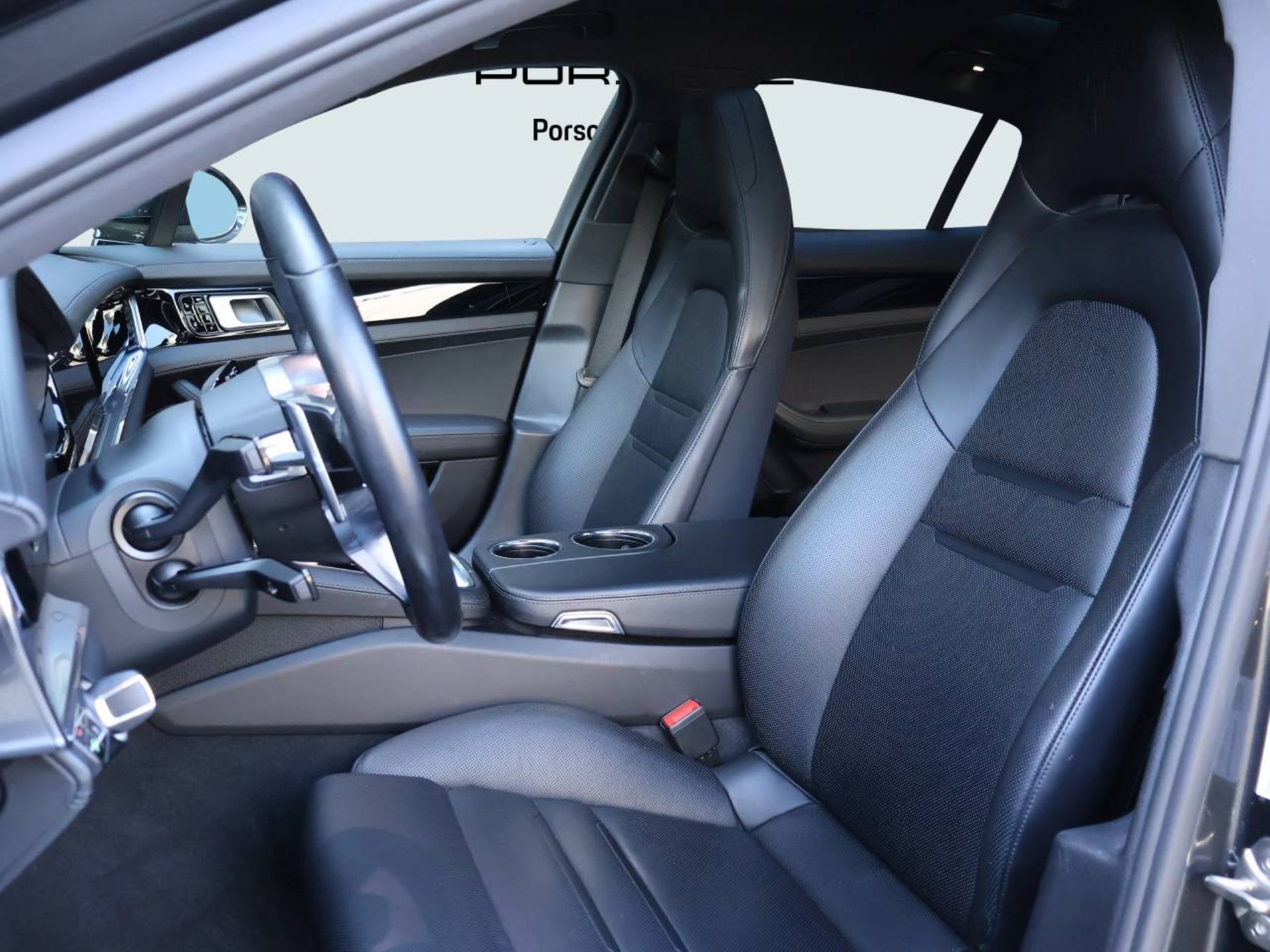 PORSCHE Panamera 4 E-Hybrid-image-4